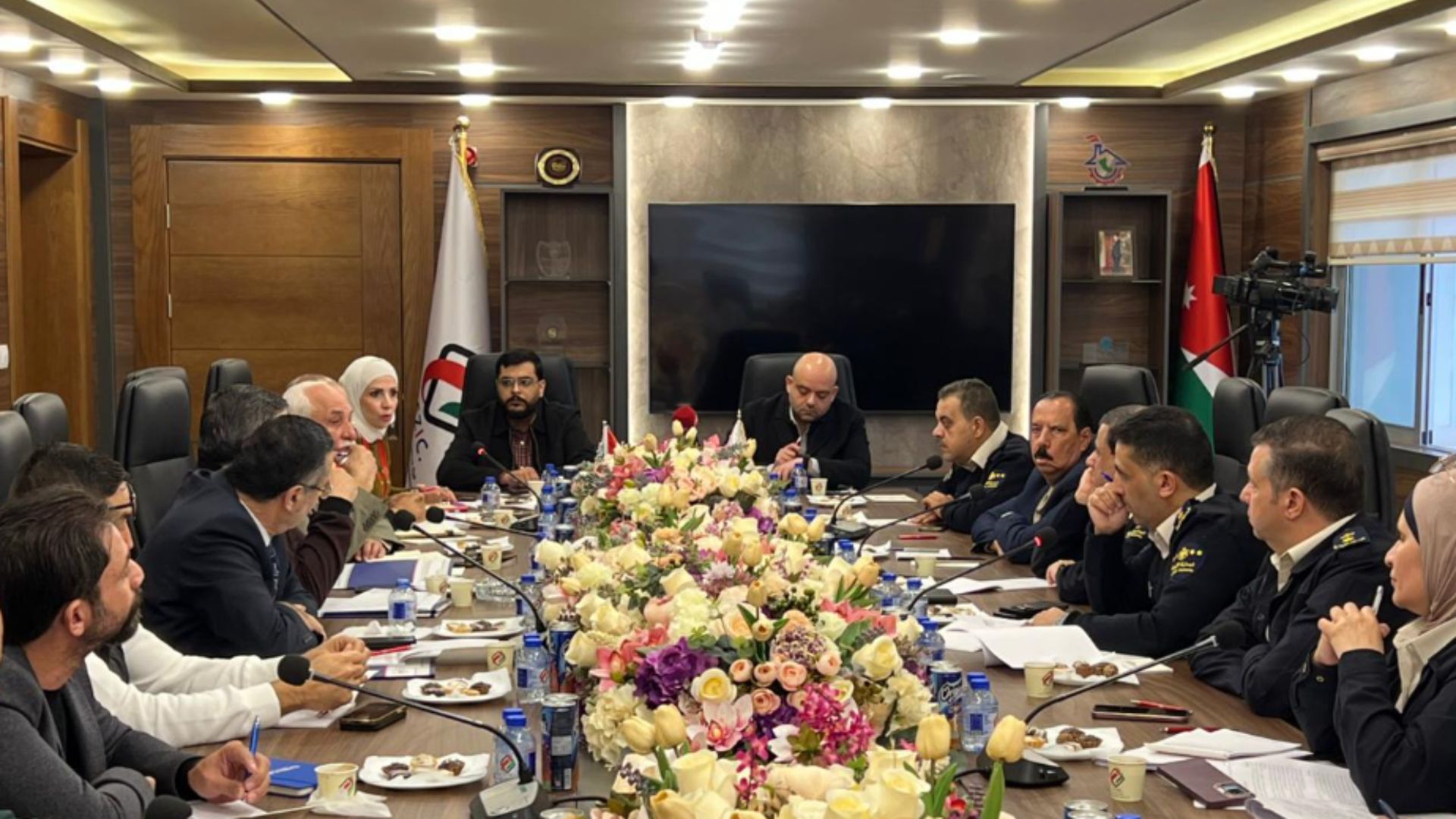 هيئة مستثمري المناطق الحرة والجمارك تبحثان متطلبات القطاع الصناعي في حرة الزرقاء