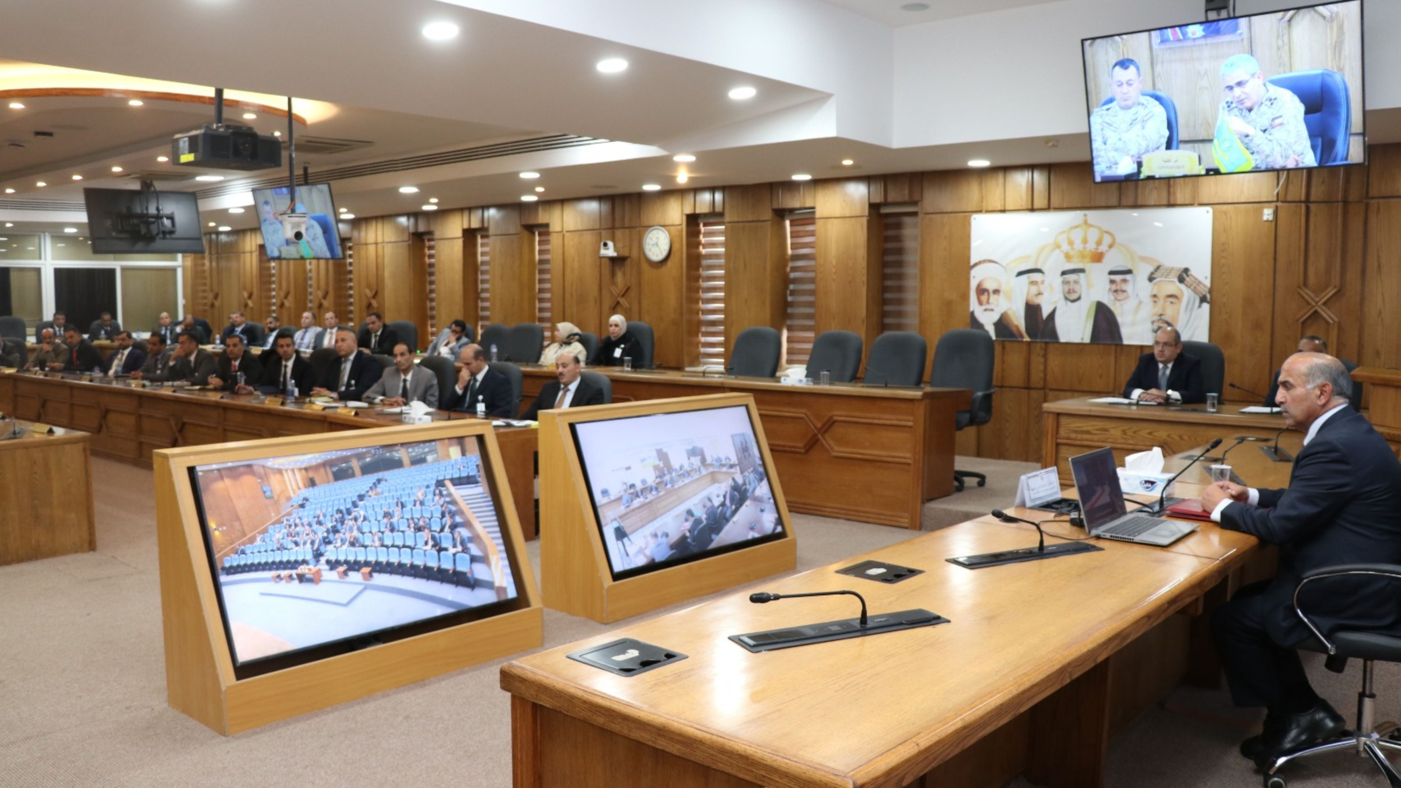 أمين عام وزارة الخارجية يحاضر في كلية الدفاع الوطني