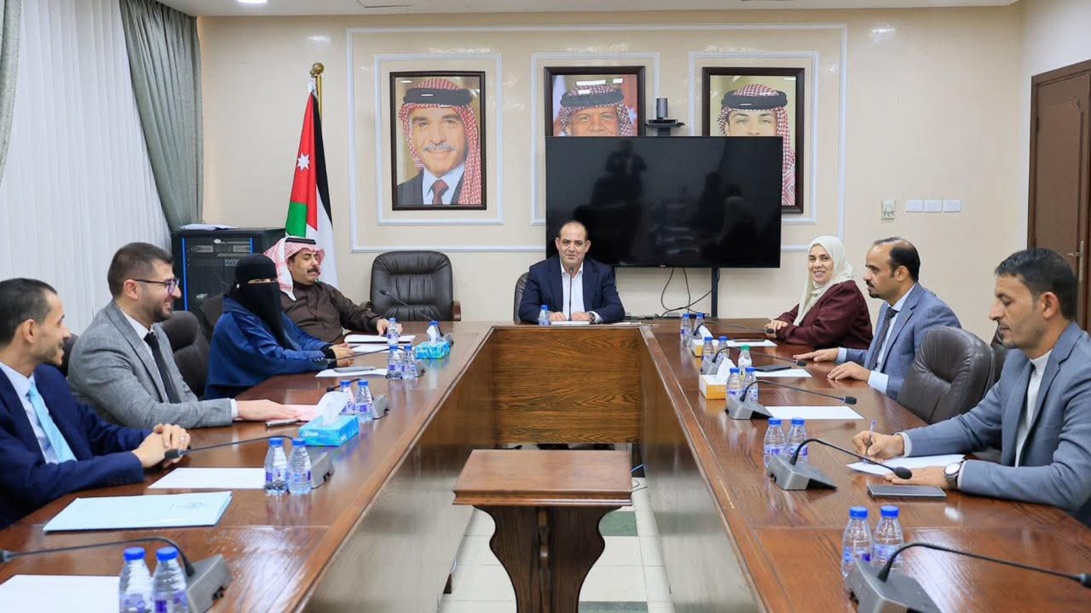 "البادية النيابية": تحسين مستوى الخدمات في المناطق النائية