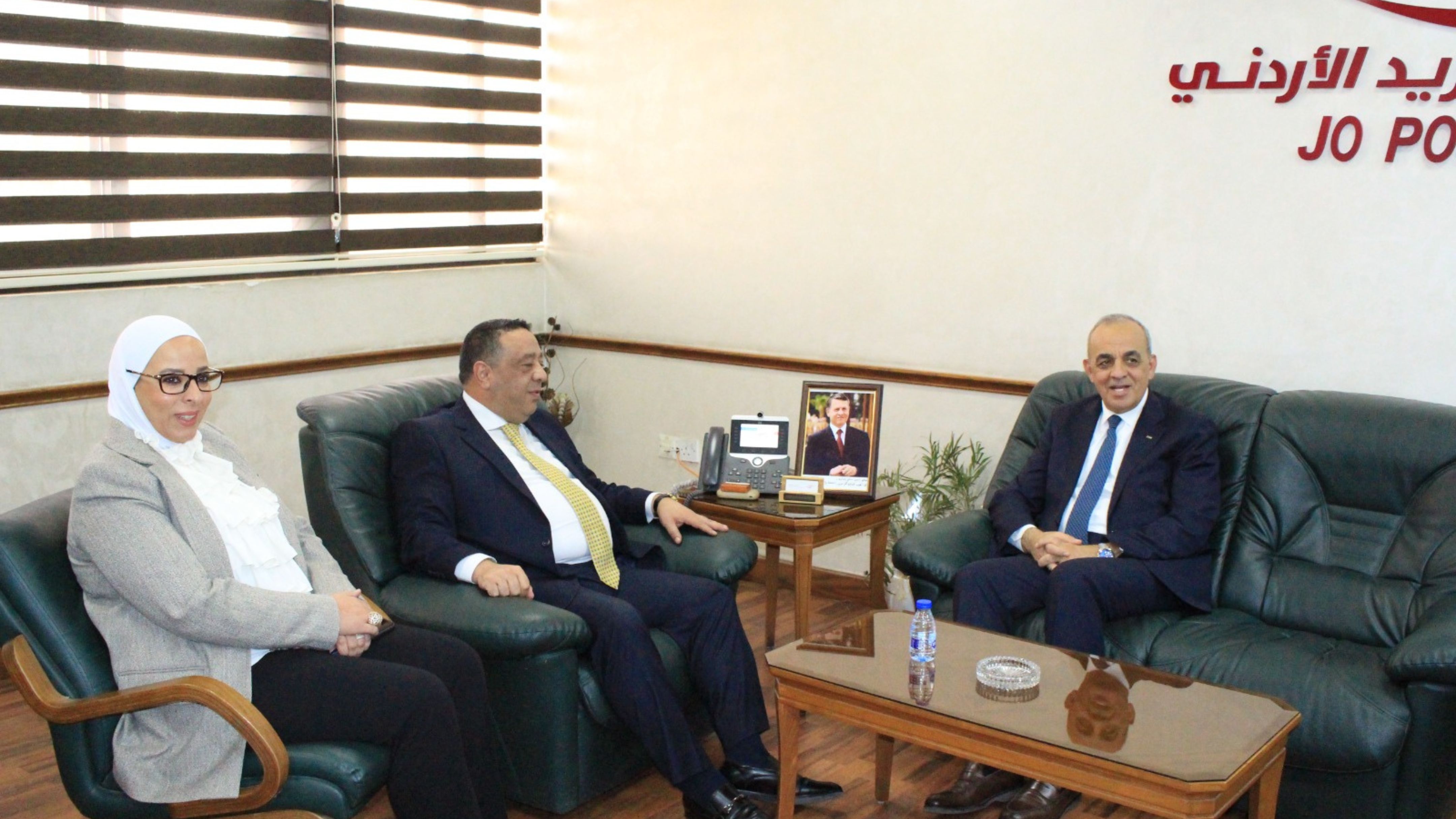 بحث التعاون بين وزارة السياحة والبريد الأردني