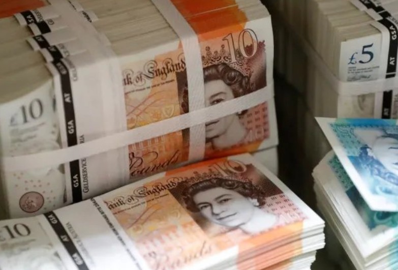 ارتفاع عوائد السندات البريطانية وتراجع مؤشر فاينانشيال تايمز 100