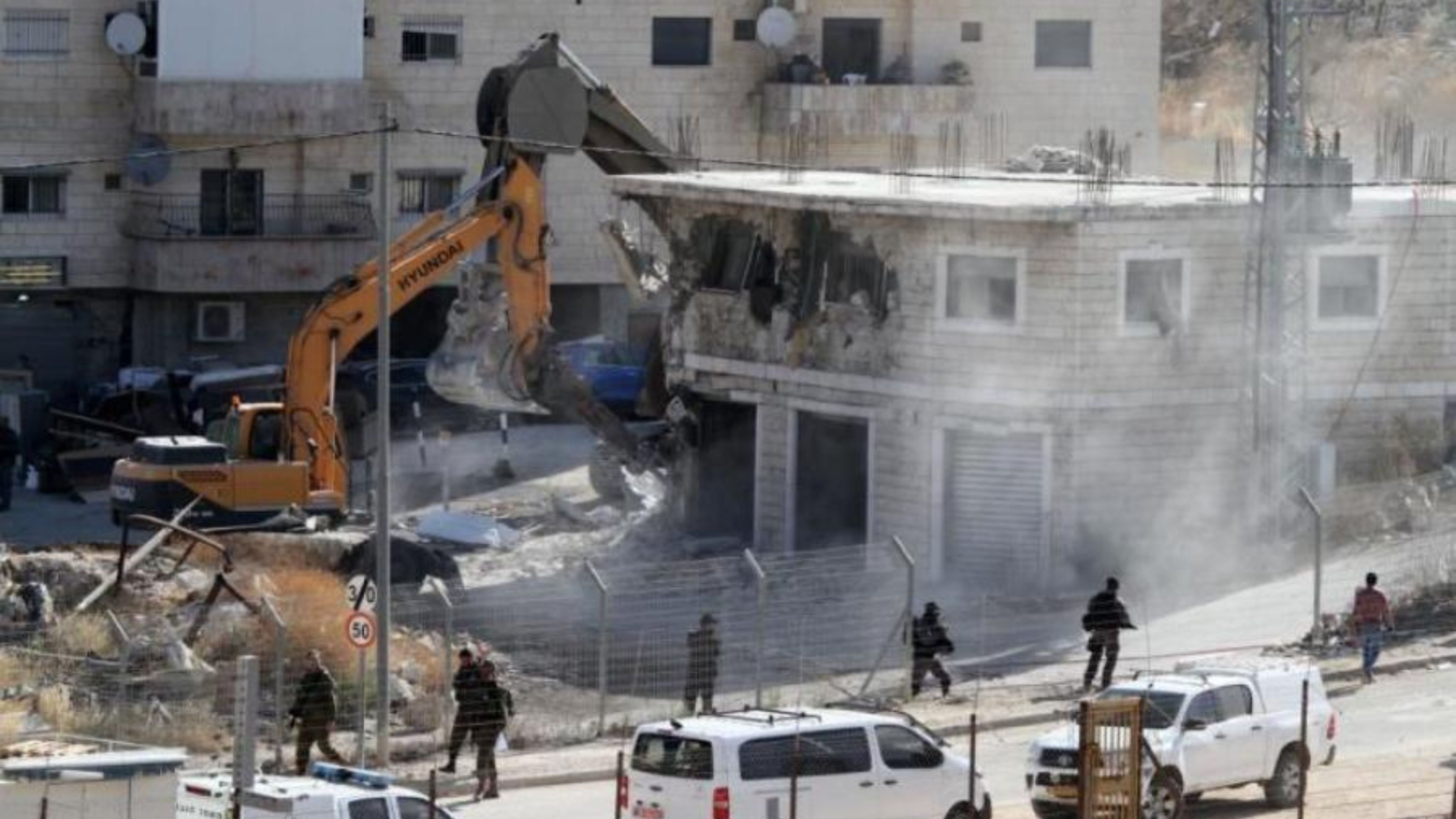 اعتداءات متكررة من الاحتلال بالضفة الغربية تُسفر عن إصابات واضرار بالممتلكات