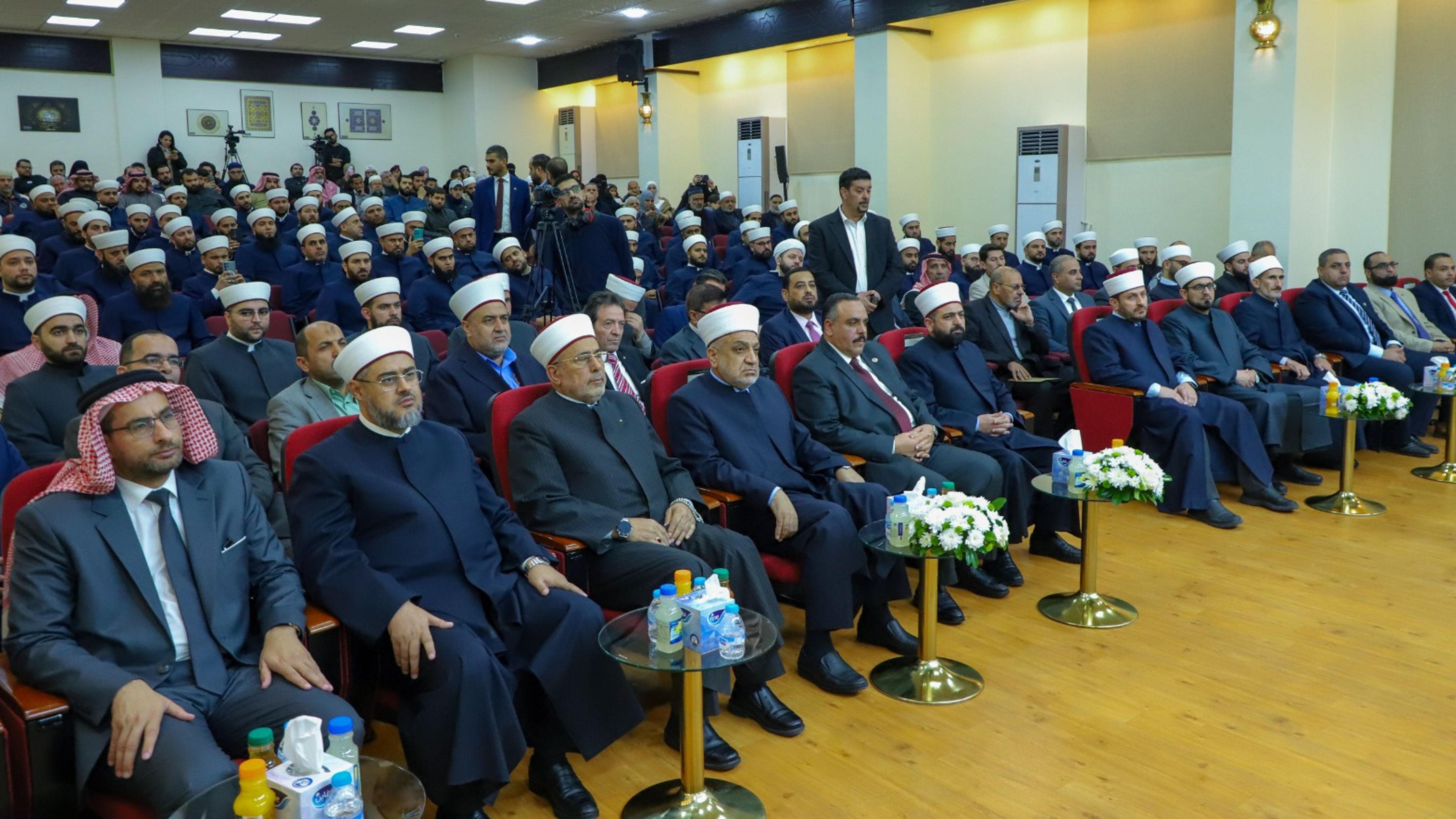 تخريج دعاة وأئمة مشاركين ببرنامجي اللغة الإنجليزية والأداء الصوتي