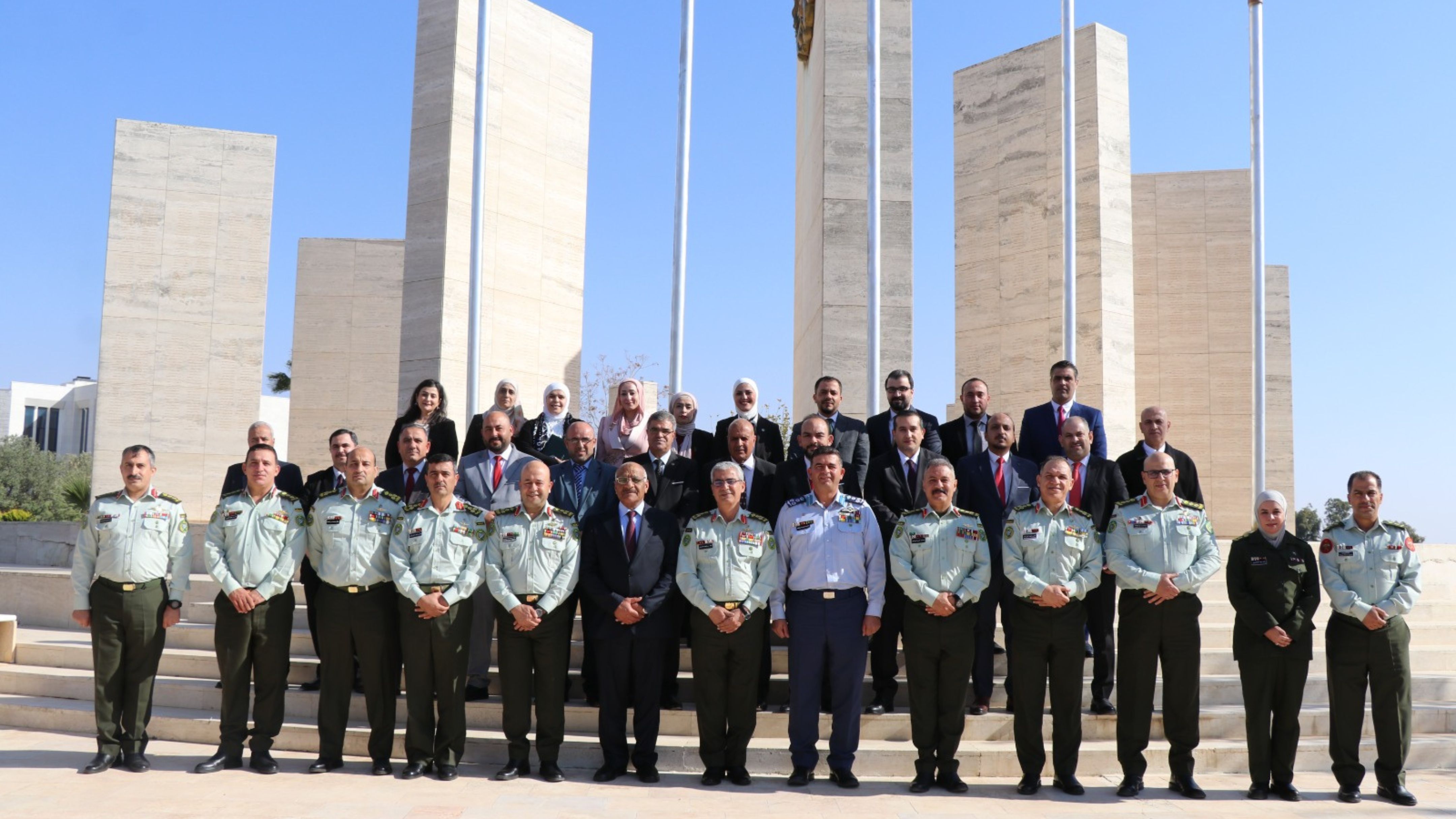 اختتام فعاليات برنامج التخطيط الاستراتيجي الوطني في كلية الدفاع