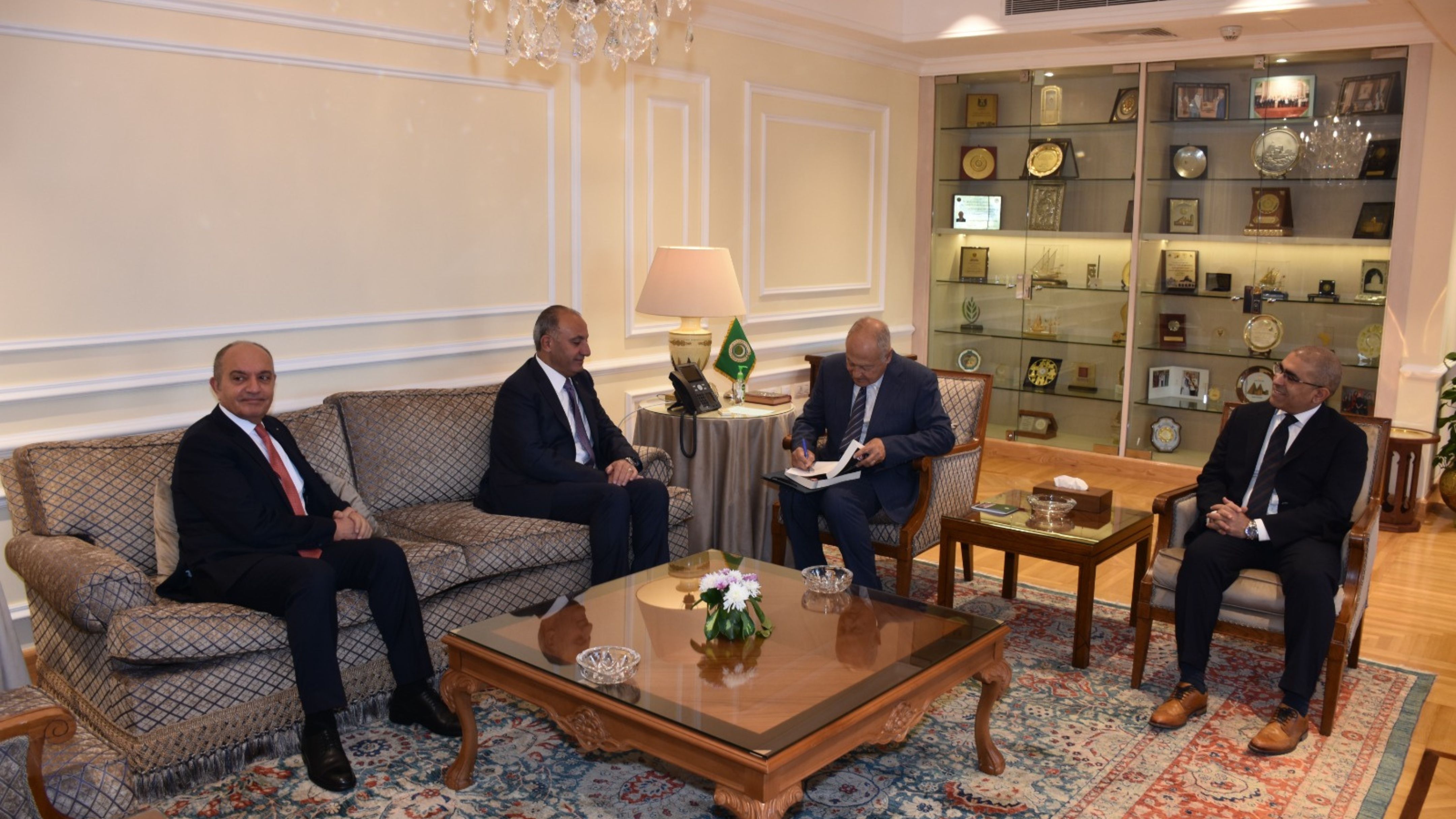 رئيس لجنة أمانة عمان يلتقي الأمين العام لجامعة الدول العربية