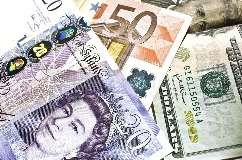 الإسترليني يرتفع مقابل الدولار واليورو