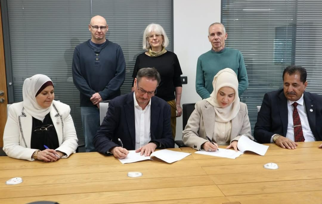 بحث آفاق التعاون الأكاديمي والبحثي بين جامعتي جدارا وباث البريطانية