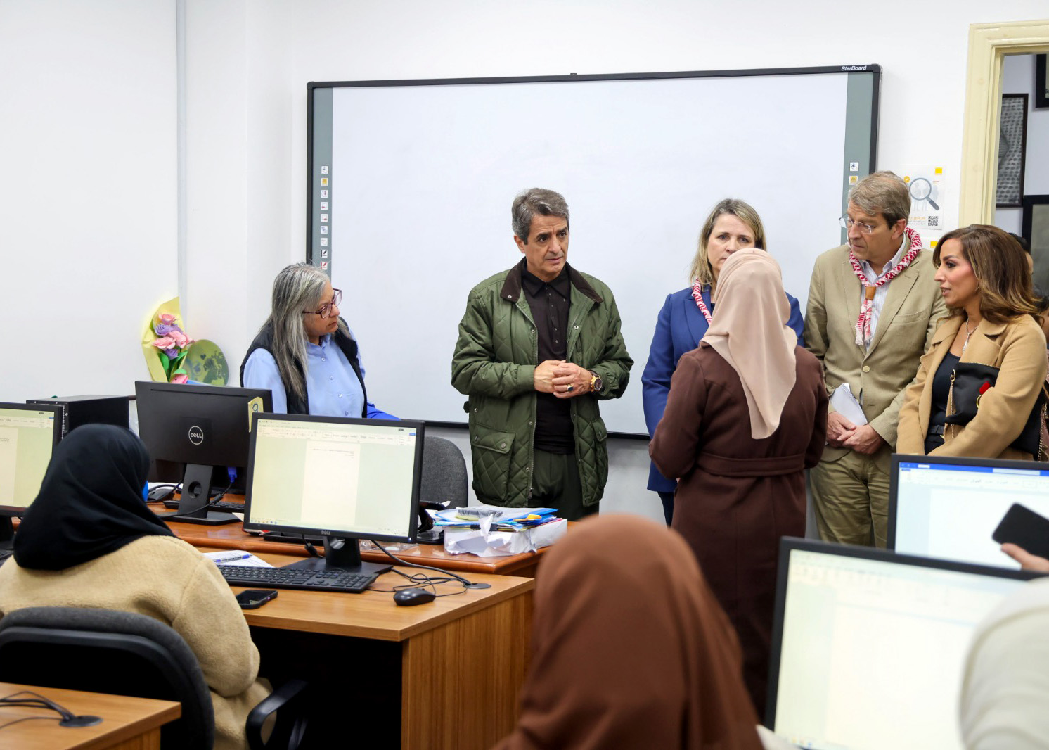 العدوان يتفقد مراحل تنفيذ المسح الوطني للشباب في البلقاء