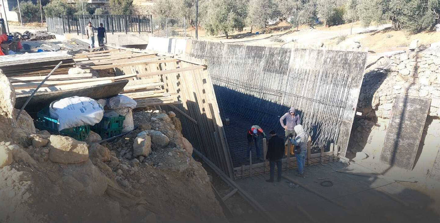 بلدية بصيرا تباشر بتنفيذ مشروع إعادة تأهيل وادي ريعا