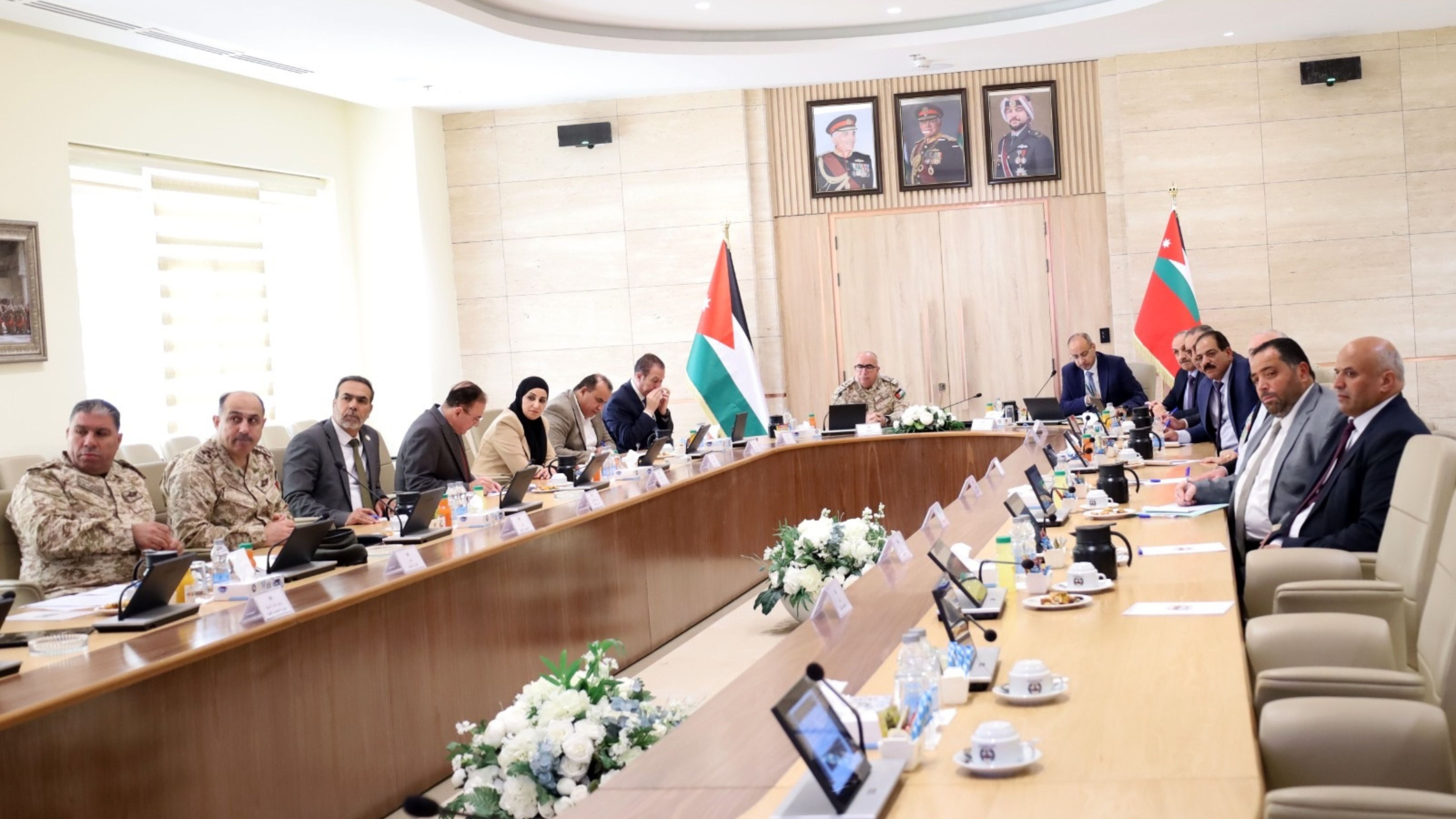 المساعد للتخطيط والتنظيم والموارد الدفاعية يلتقي اللجنة المالية لمجلس النواب