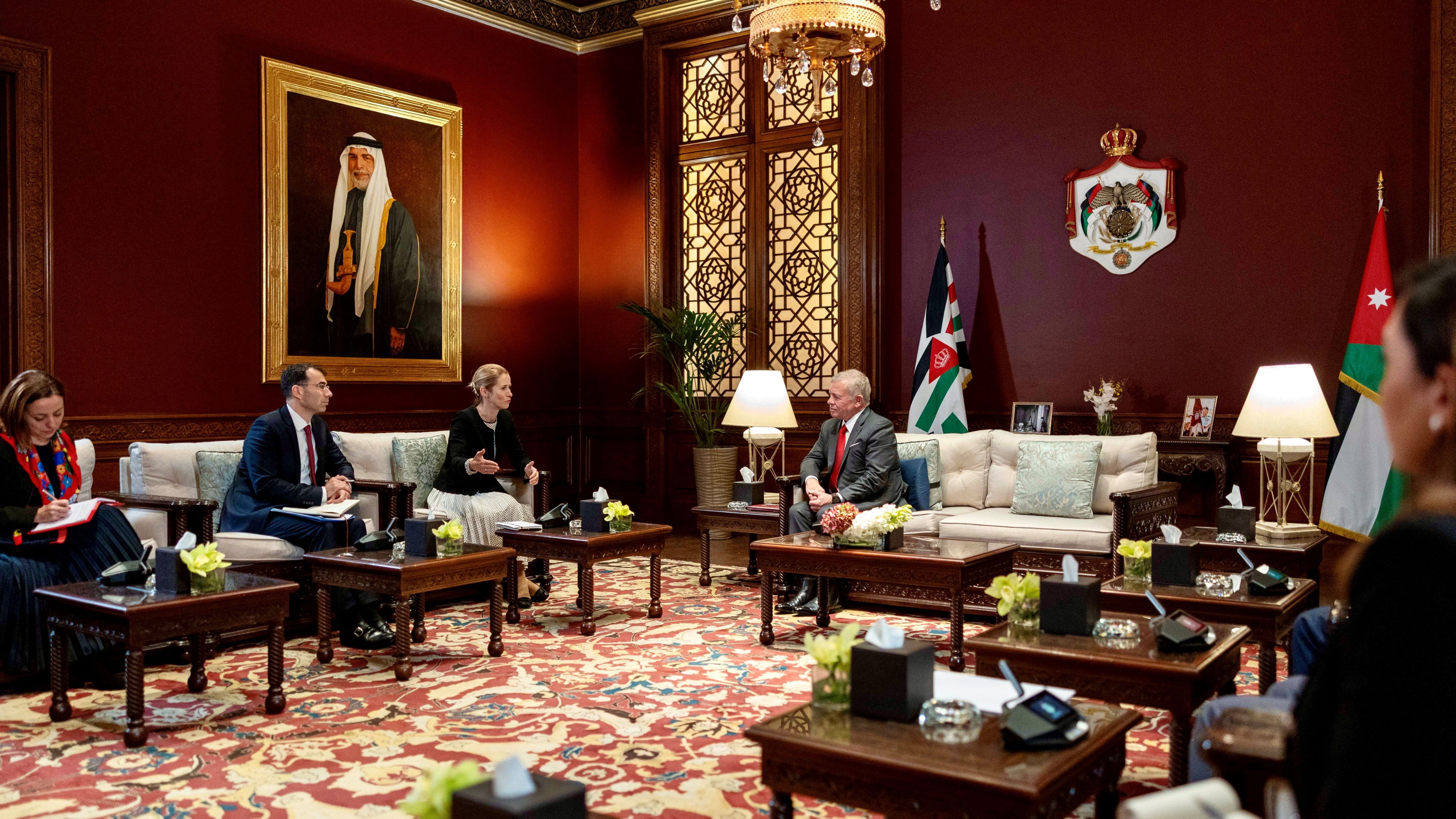 King meets with EU high representative