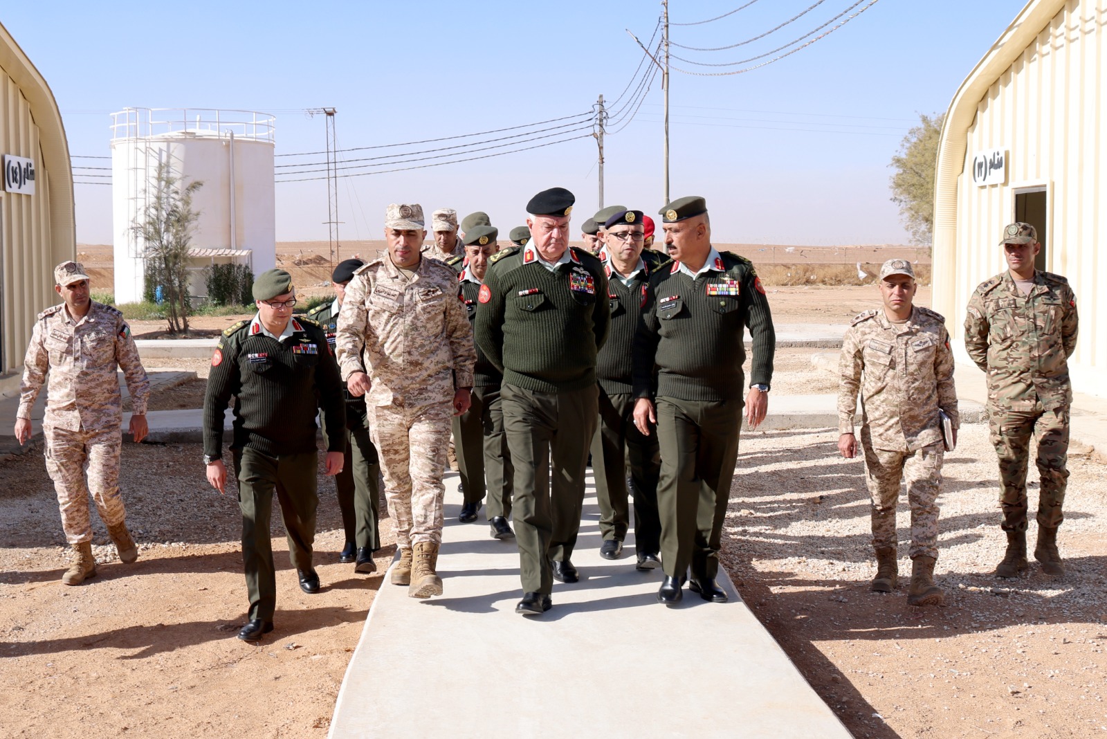 رئيس هيئة الأركان المشتركة يتفقد مركز تدريب خدمة العلم