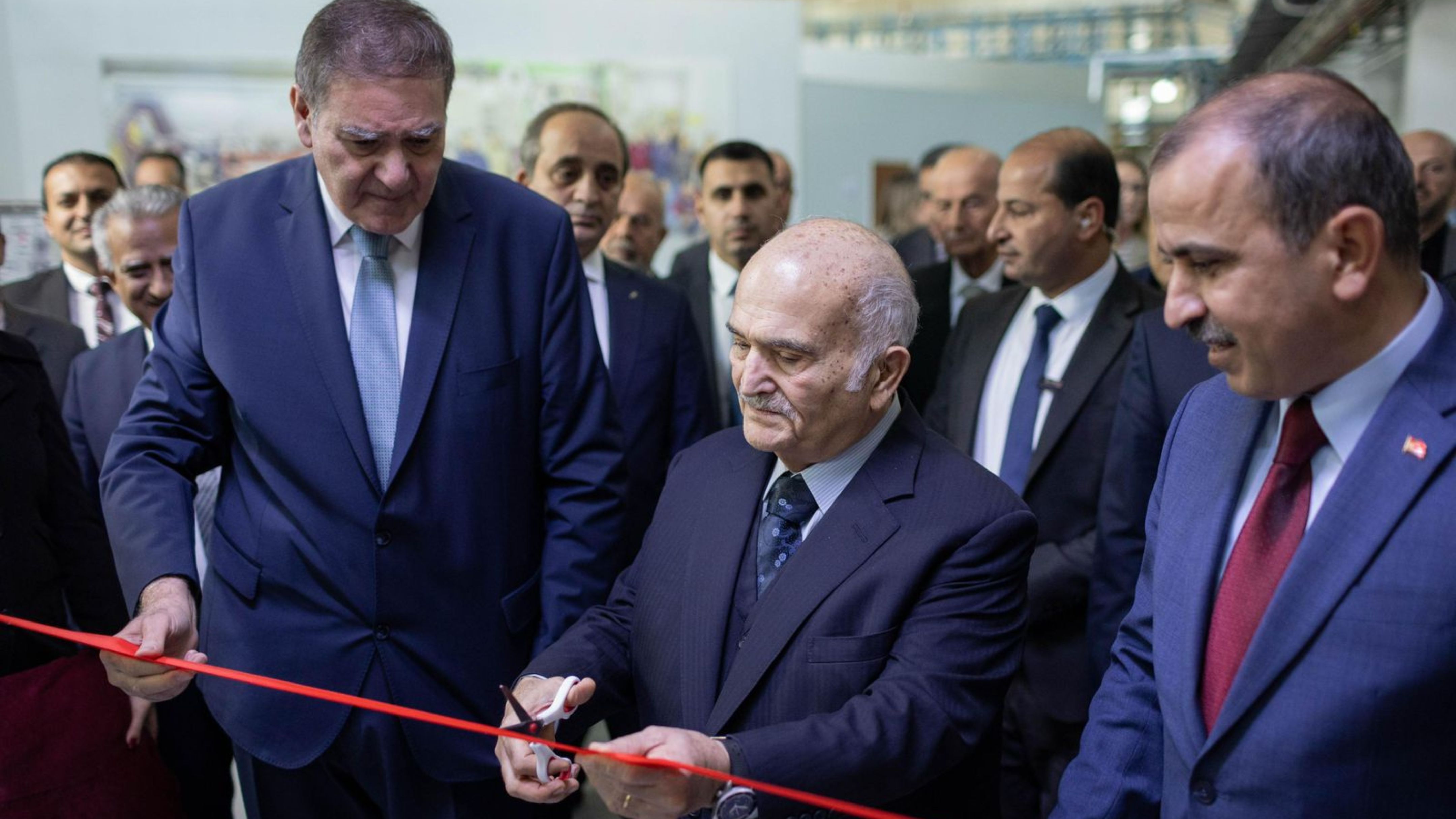Prince Hassan opens x-ray photoelectron spectroscopy line at SESAME Centre in Allan