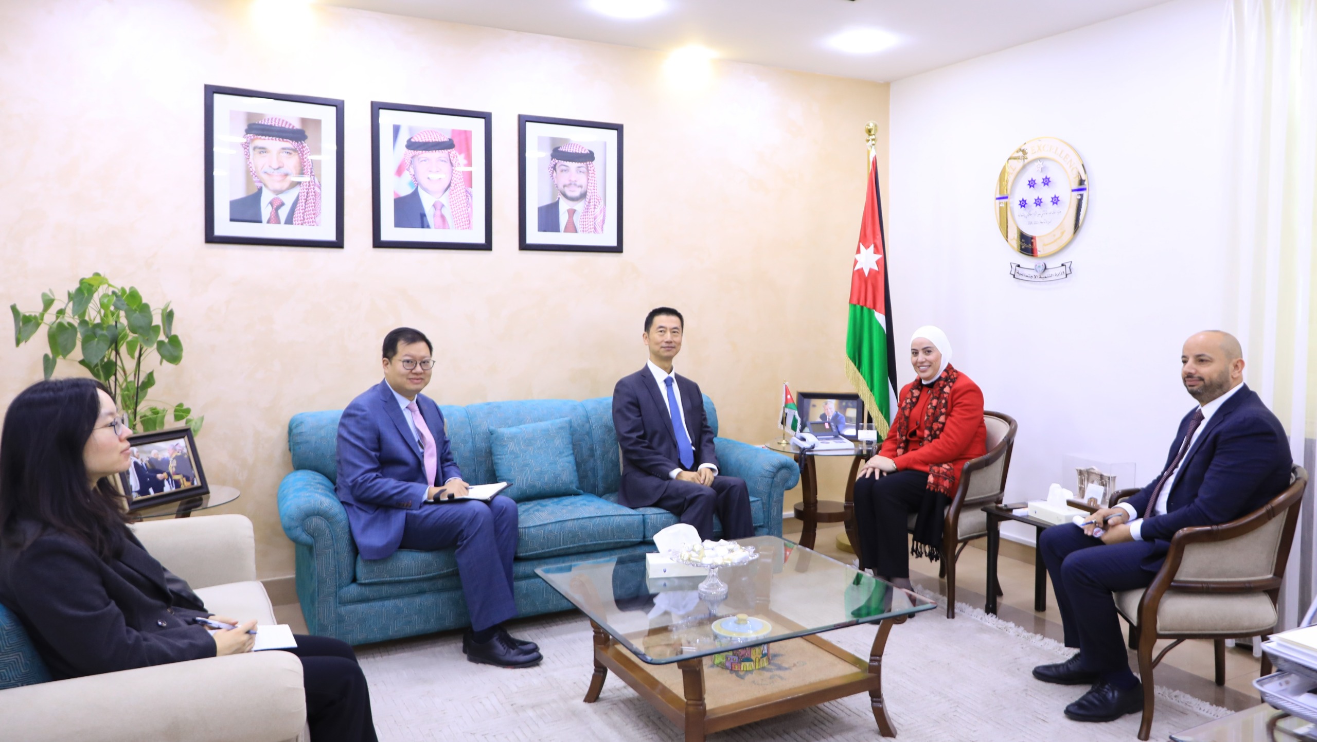 وزيرة التنمية الاجتماعية والسفير الصيني يبحثان التعاون المشترك