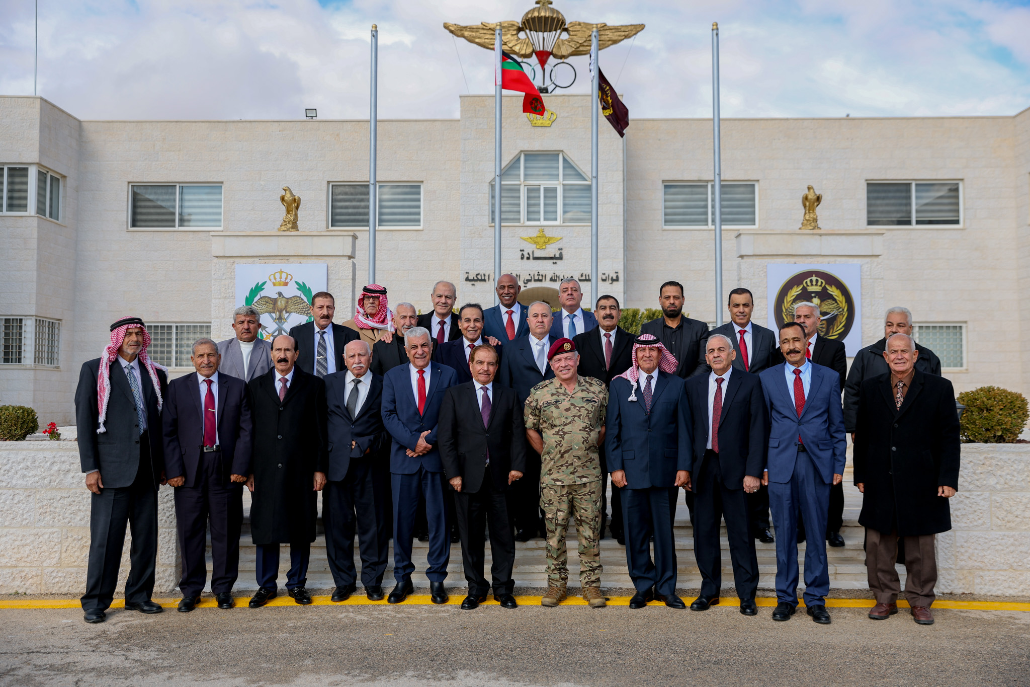 الملك يلتقي رفاق سلاح خدموا معه في القوات الخاصة