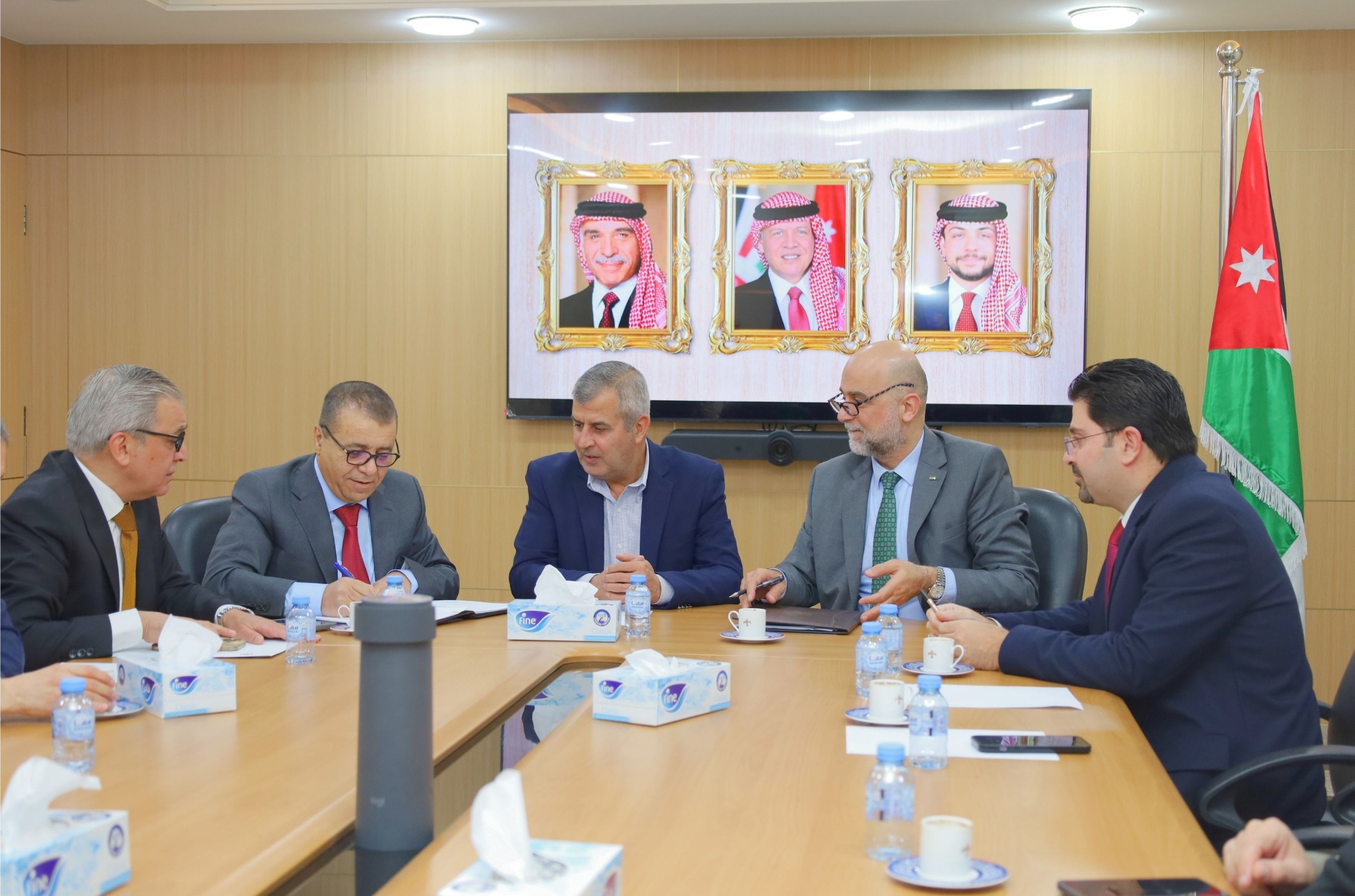 اتفاقيتان لتوليد الطاقة الشمسية باستطاعة 100ميغا واط