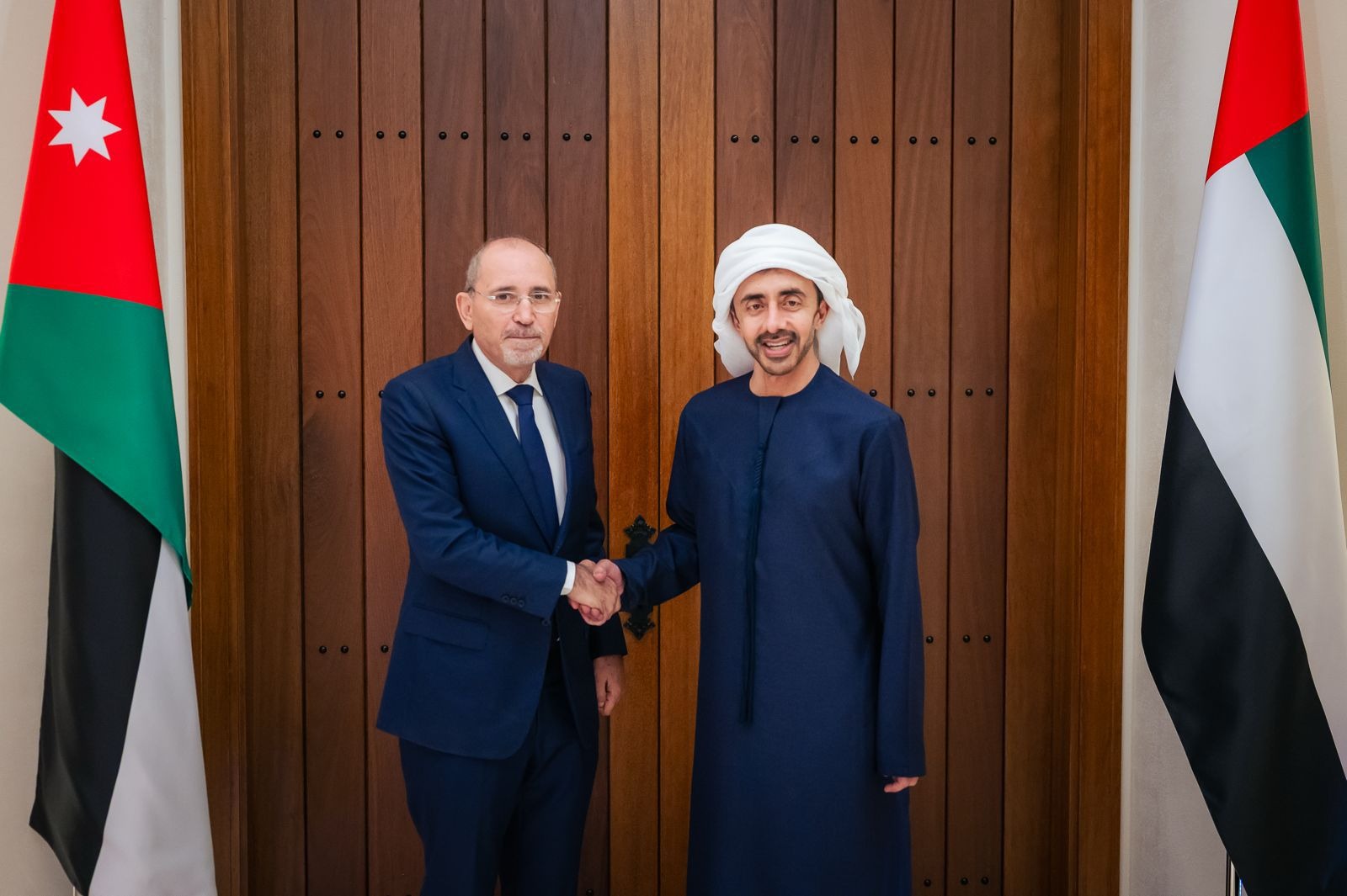 وزير الخارجية يبحث مع نظيره الإماراتي العلاقات الثنائية والتطورات في المنطقة