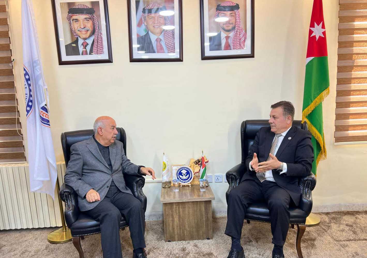 بحث التعاون بين جامعة إربد الأهلية والمركز الوطني لتنمية الموارد البشرية"