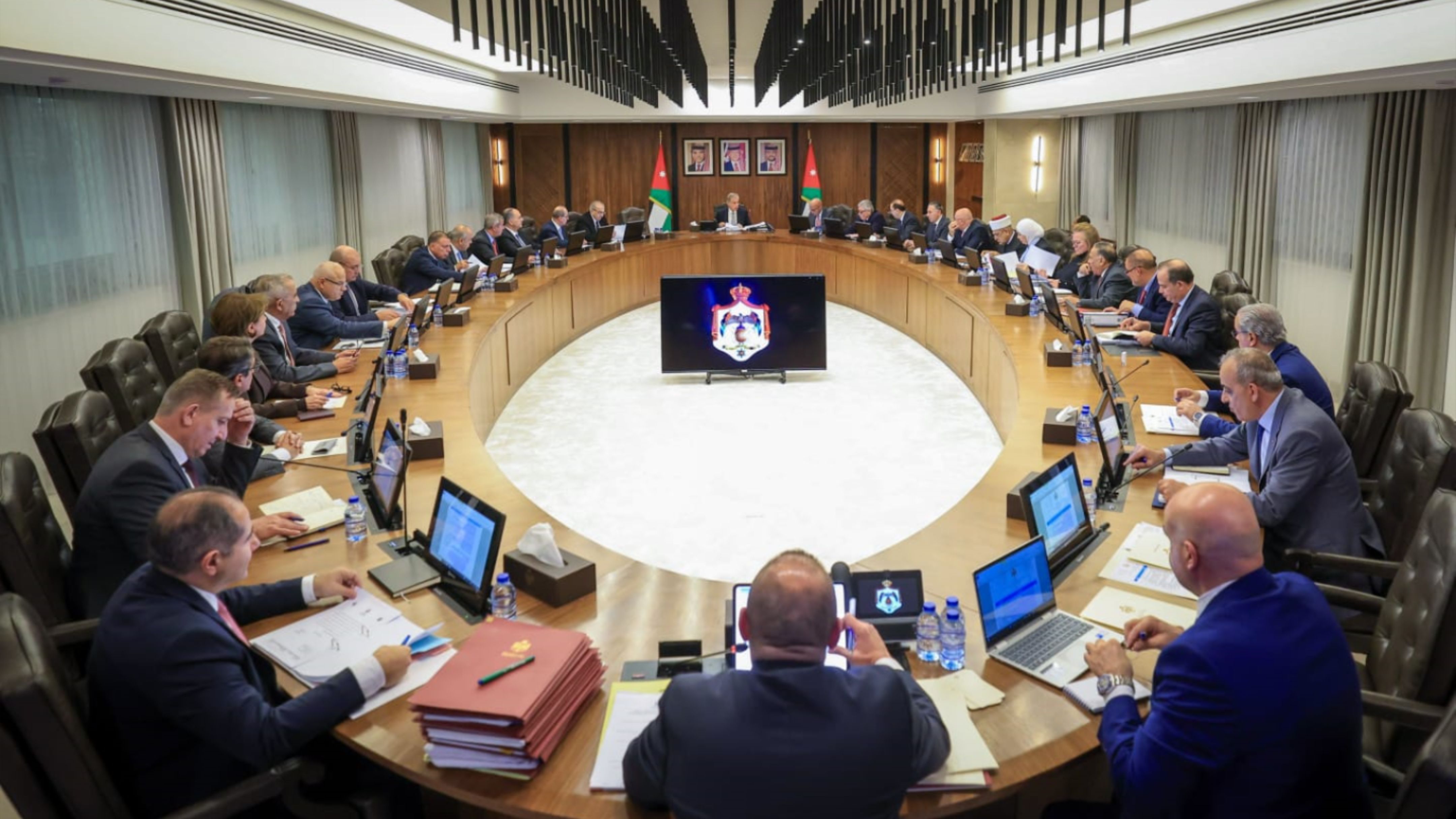 Cabinet approves Amra city tenders, water carrier incentives