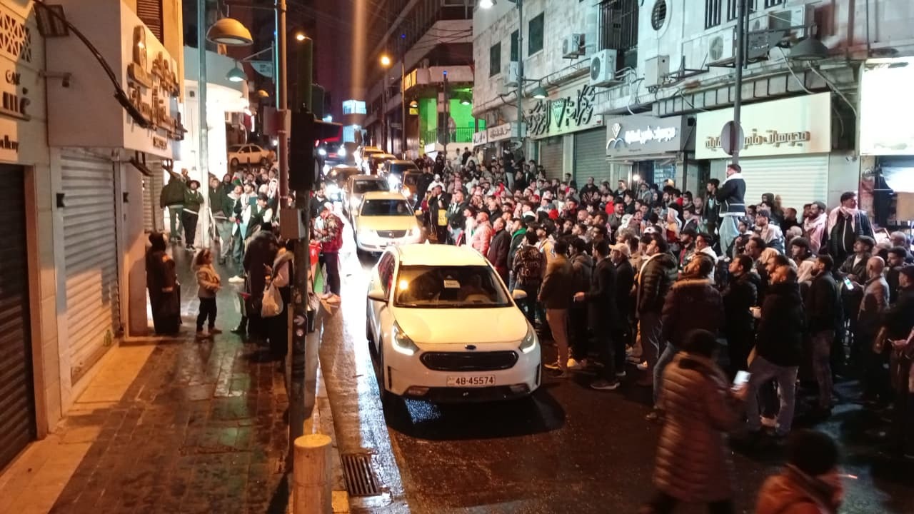 الجماهير الأردنية تخرج للشوارع احتفالا بتأهل "النشامى" إلى نهائي كأس العرب