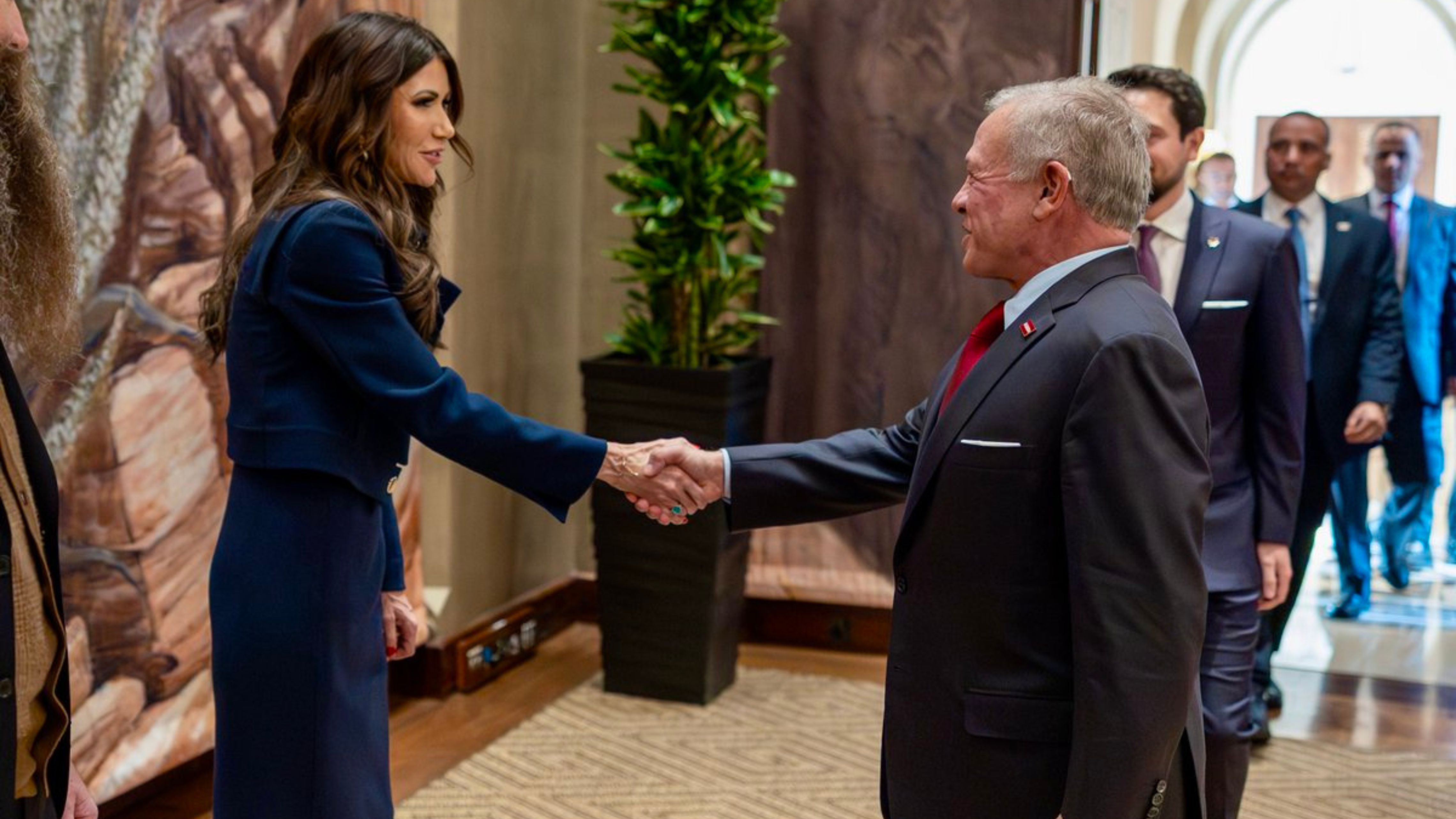 الملك يبحث مع وزيرة الأمن الداخلي الأمريكية سبل تعزيز التعاون