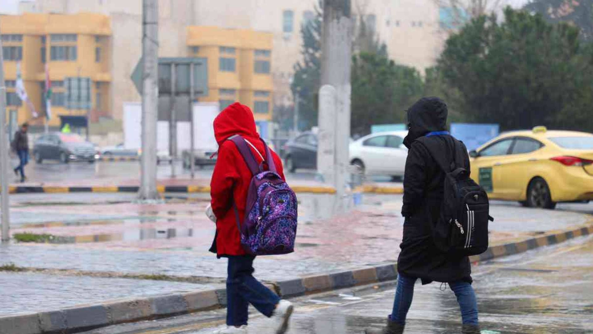 تأخير دوام المدارس في لواء بصيرا حتى العاشرة صباحا نظرا للأحوال الجوية