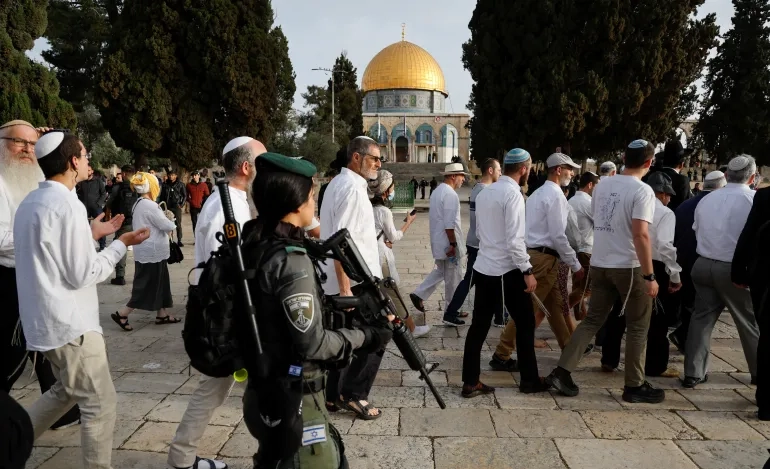 اقتحامات "الأقصى" تتواصل.. وإصابات برصاص الاحتلال في نابلس