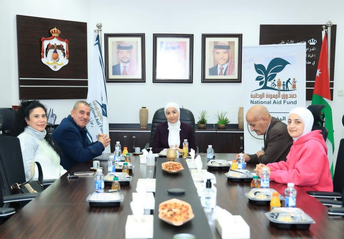 "المعونة الوطنية" ومركز تصميم الألبسة يبحثان خطط البرامج التدريبية