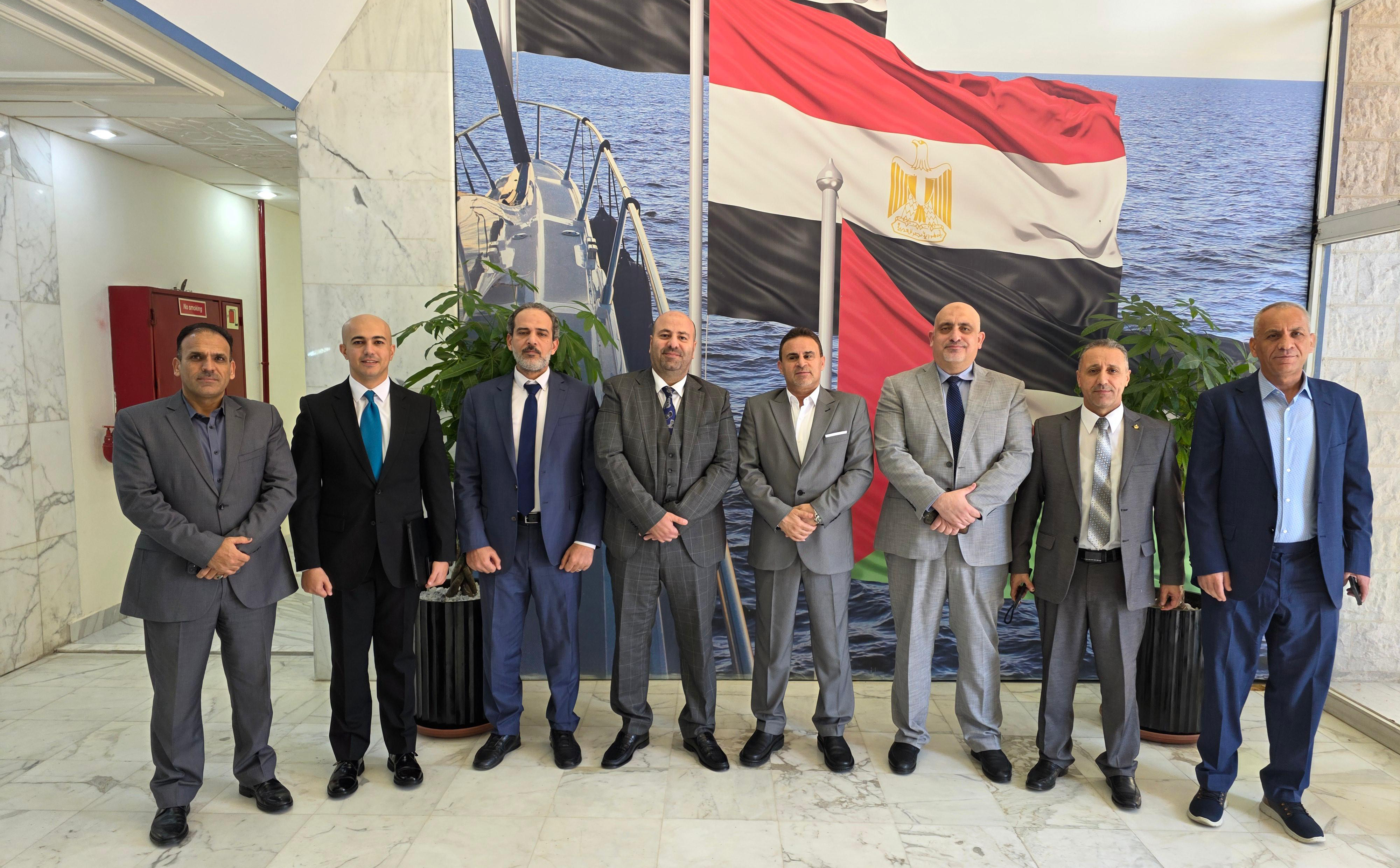 مفوض الشؤون الاقتصادية والاستثمار يتفقد شركة الجسر العربي ويبحث آفاق التعاون