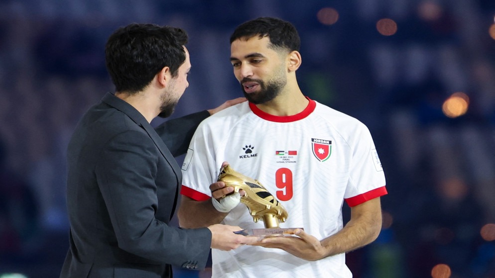 نجم منتخب النشامى علوان يفوز بلقب هداف كأس العرب