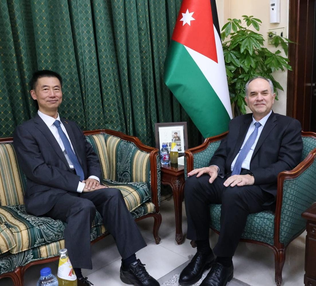 وزير العدل يبحث مع السفير الصيني تعزيز التعاون القانوني والقضائي