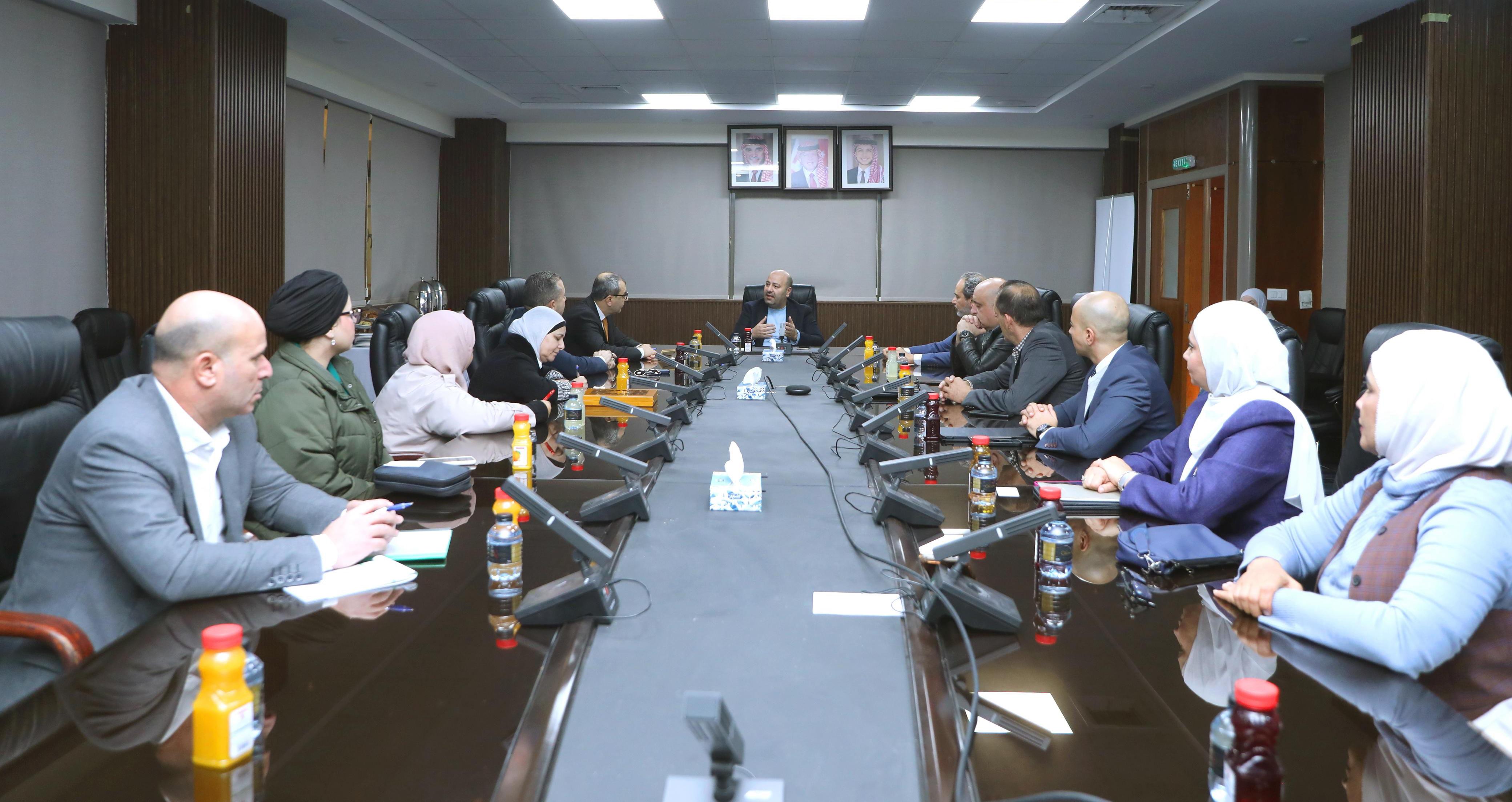 "العقبة الخاصة" تبحث مع وفد فلسطيني تعزيز التعاون