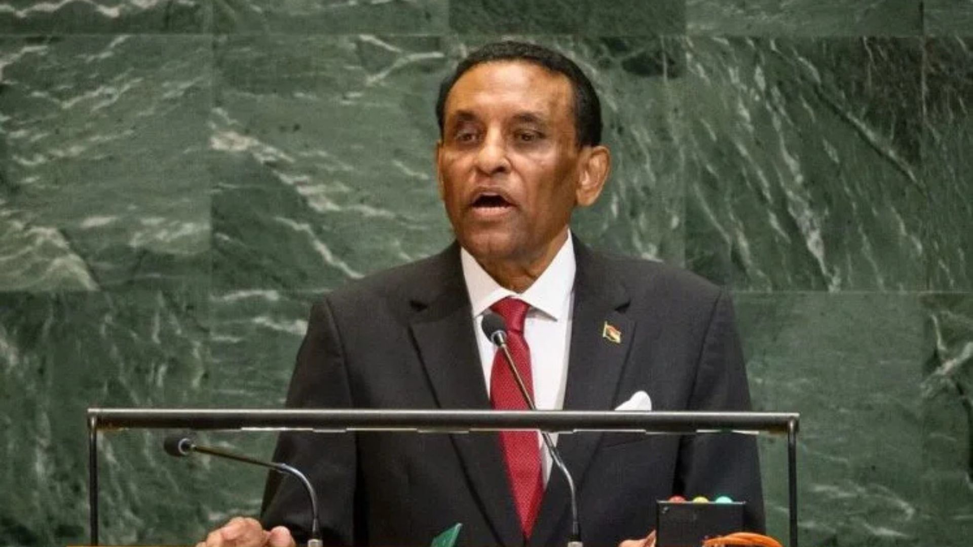 رئيس وزراء السودان يقترح على مجلس الأمن مبادرة سلام جديدة في بلاده