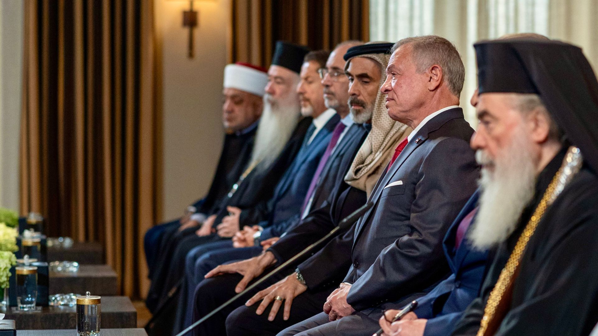 عين على القدس يسلط الضوء على لقاء الملك قيادات دينية مقدسية وأردنية