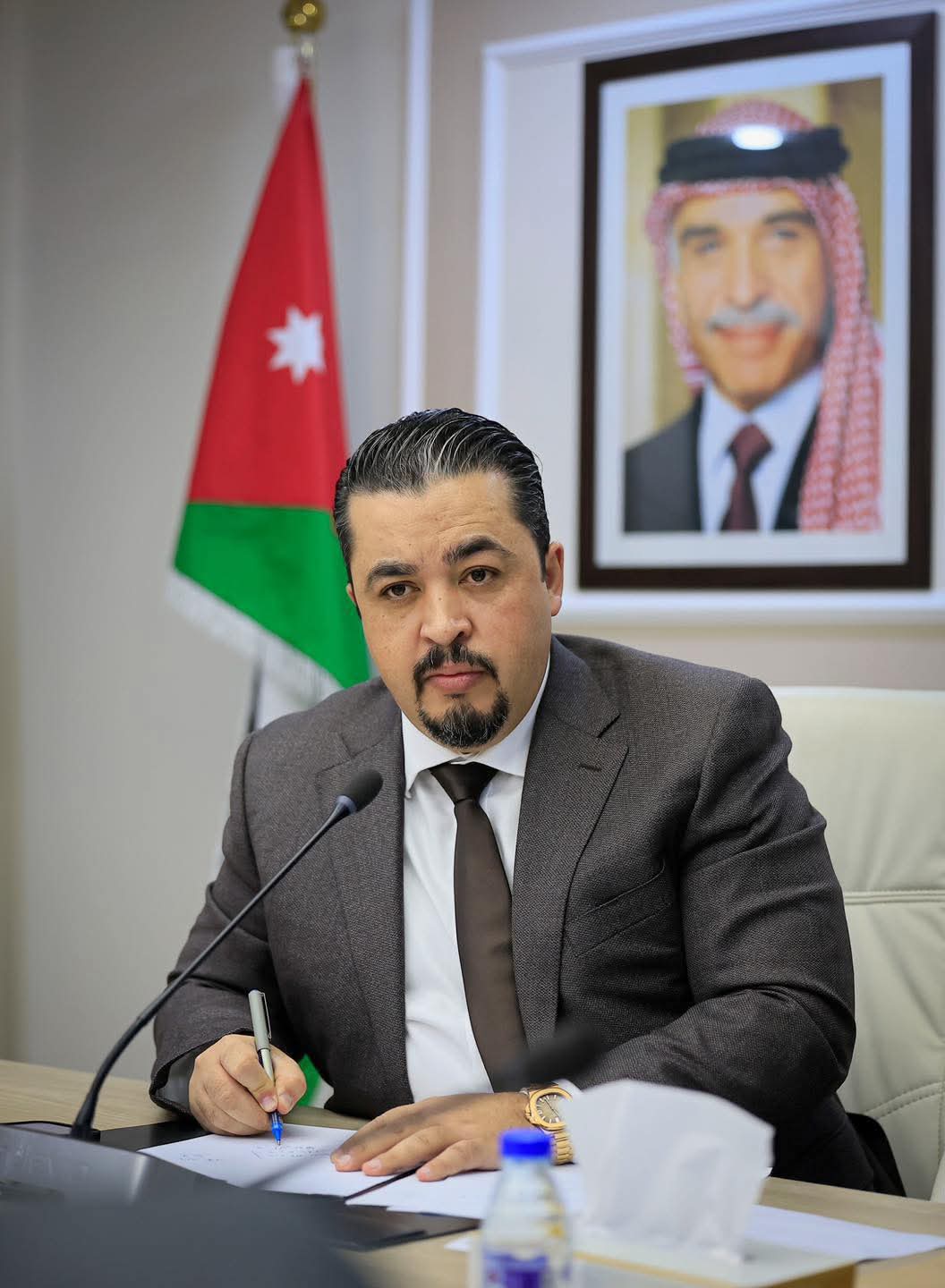 "العمل النيابية" تثمن قرار إيقاف إنهاء خدمات الموظفين بعد 30 عاما