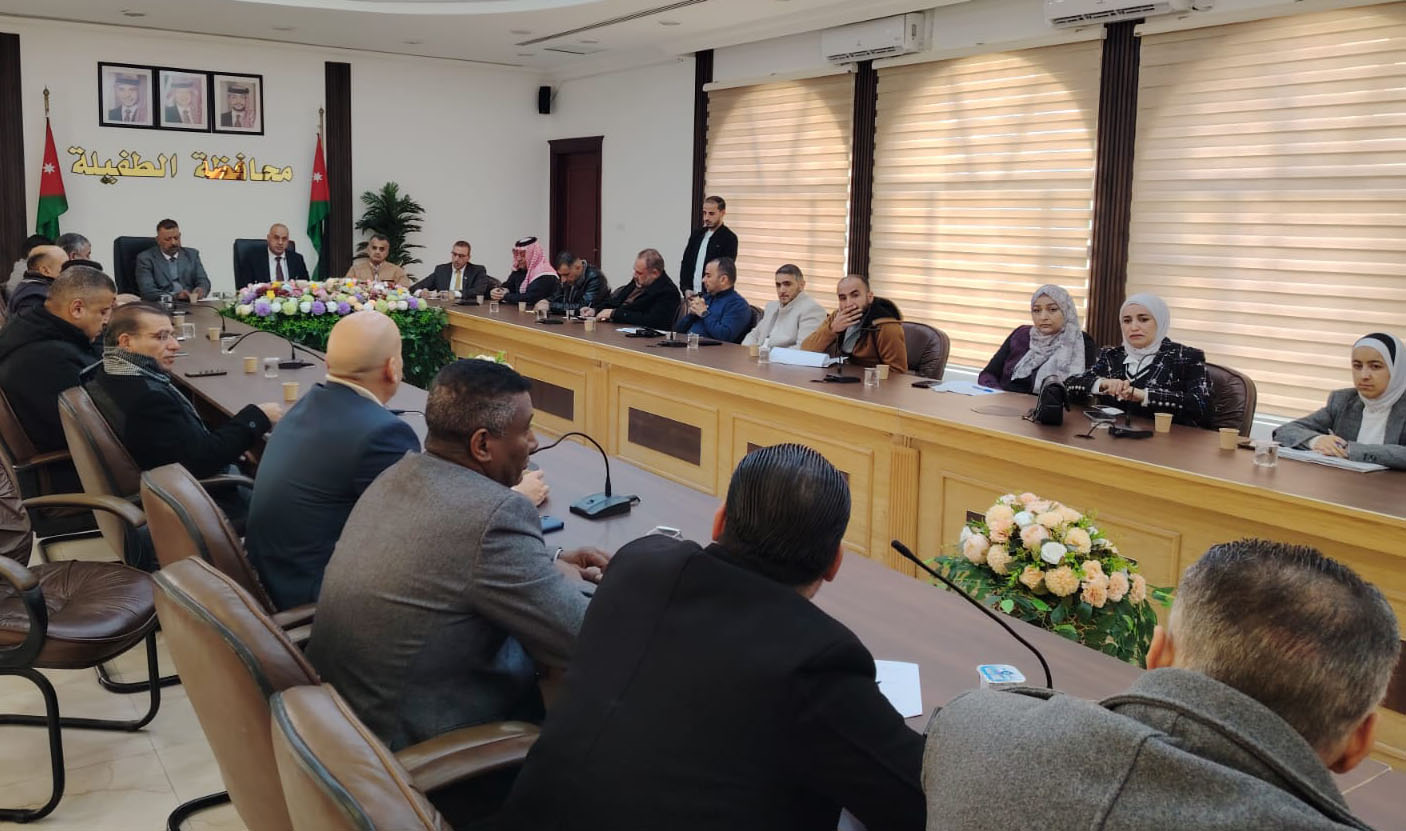 اجتماع في الطفيلة لبحث مشاريع الخدمات التنموية