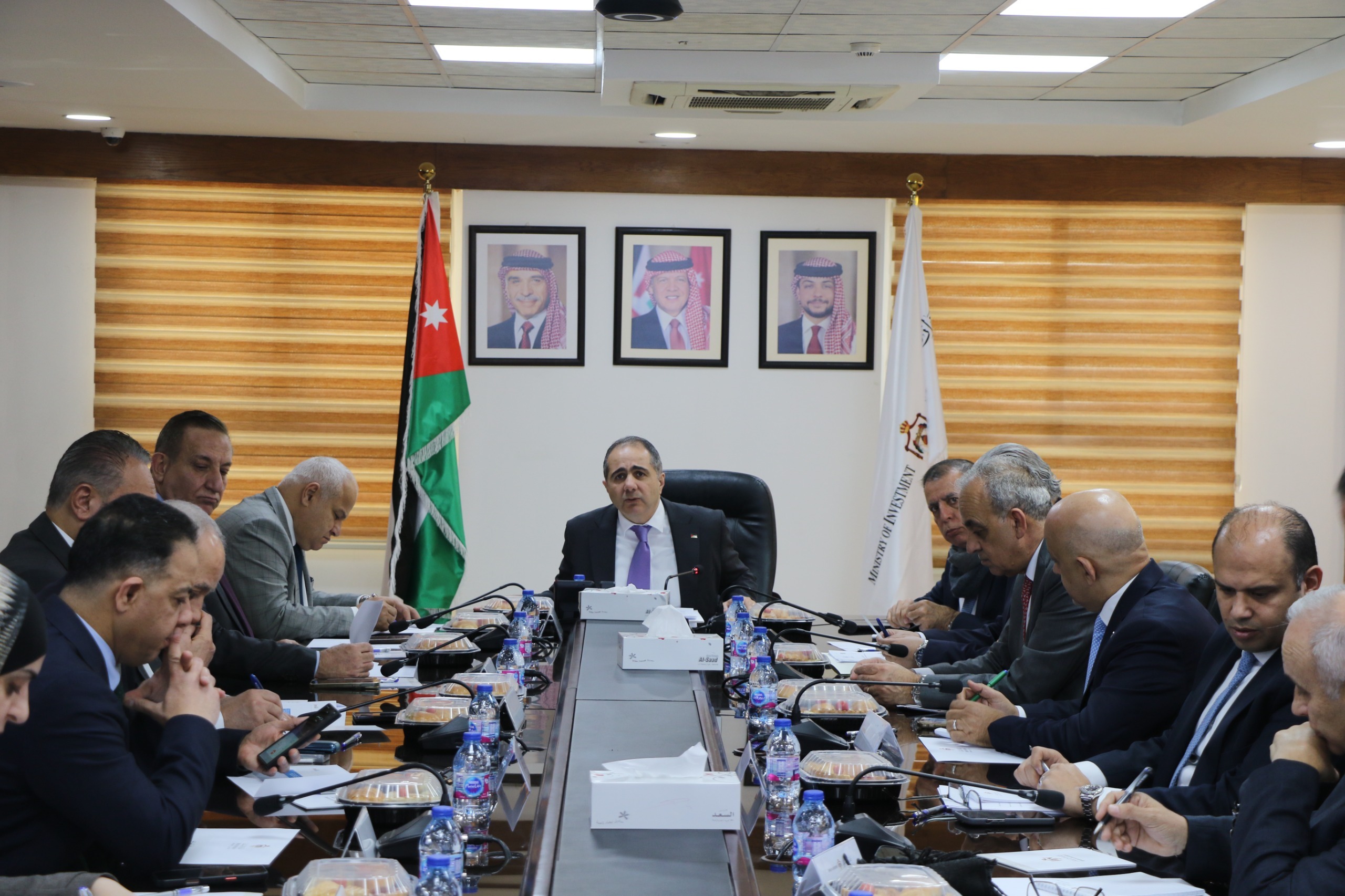 اجتماع حكومي حول تطوير الخدمة الاستثمارية الشاملة