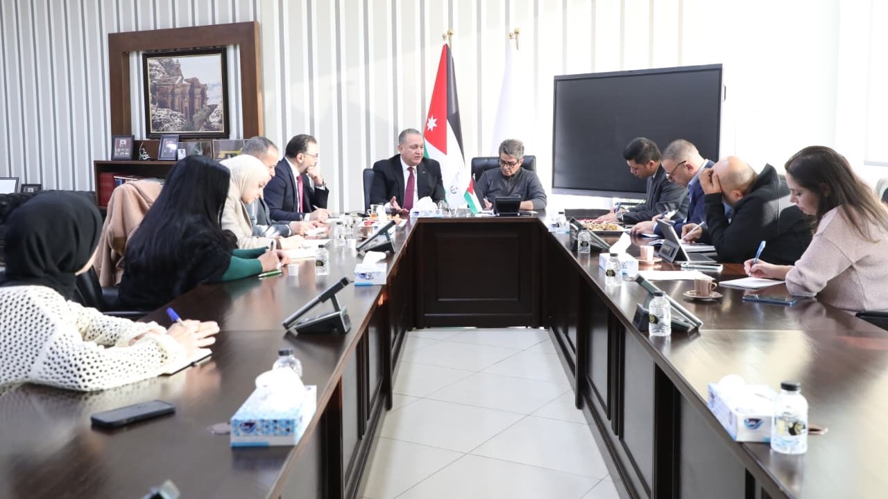 وزيرا الشباب والبيئة يبحثان خطة استراتيجية النظافة الوطنية