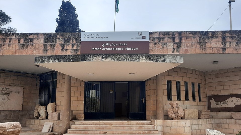 متحف آثار جرش يوثق تاريخ المدينة عبر العصور