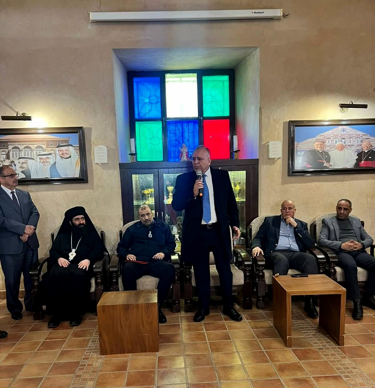 محافظ مادبا يقدم التهاني بمناسبة بعيد الميلاد المجيد