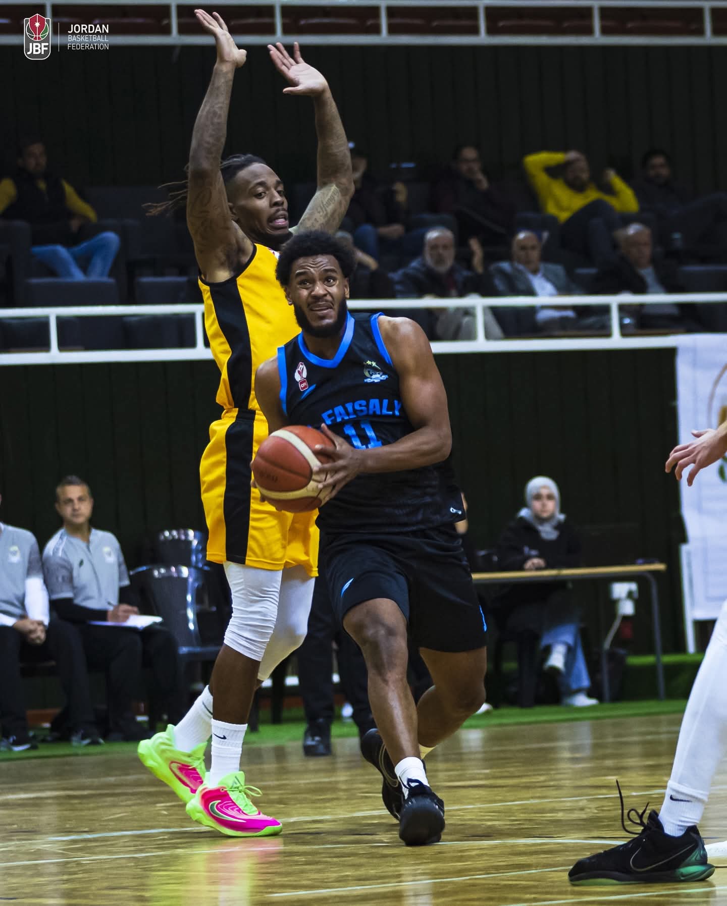 الفيصلي يتجاوز الأشرفية في دوري السلة