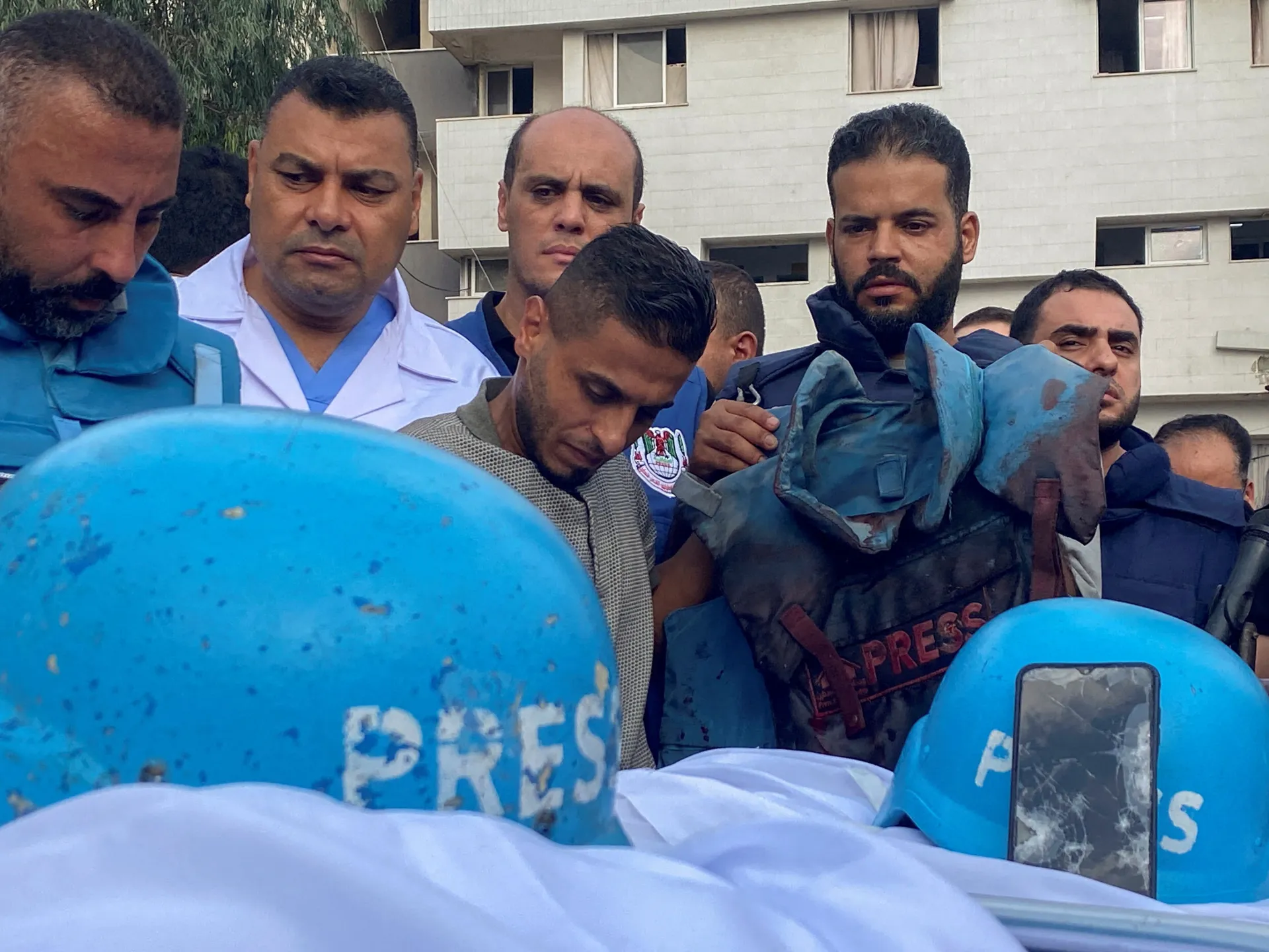 الاحتلال يستهدف 706 من عائلات الصحفيين في غزة