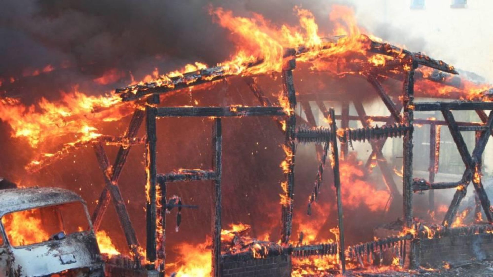 16وفاة جراء حريق دار للمسنين في إندونيسيا