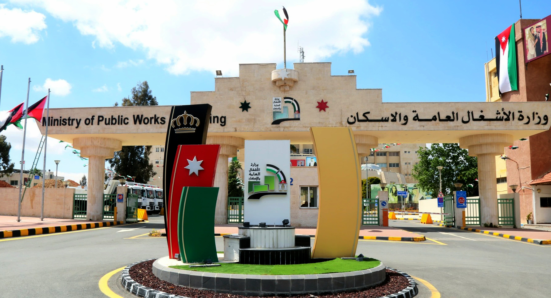 "الأشغال" تواصل جهودها الميدانية للتعامل مع تداعيات الحالة الجوية