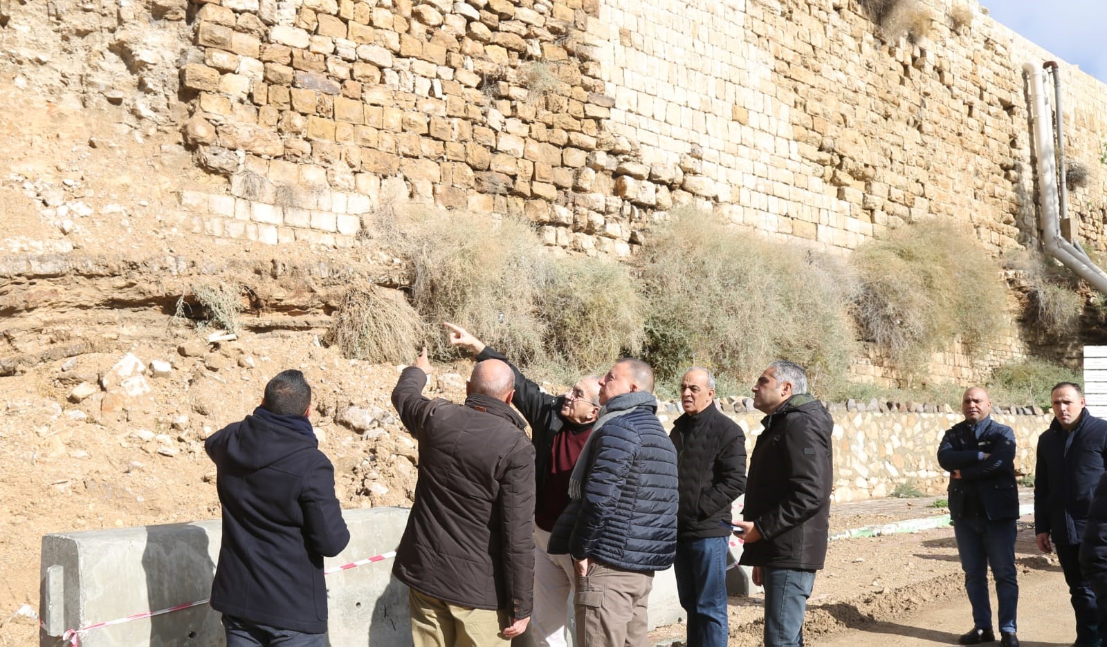 جولات ميدانية لعدد من الوزراء والجهات المختصة لمعالجة الأضرار التي تسببت بها الأحوال الجوية السائدة والاستمرار بحالة الطوارئ للتعامل مع أي أحوال جوية متوقعة خلال الفترة المقبلة