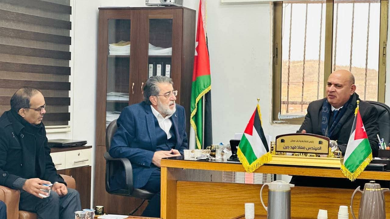 محافظ جرش يبحث واقع الخدمات في بلدية باب عمان