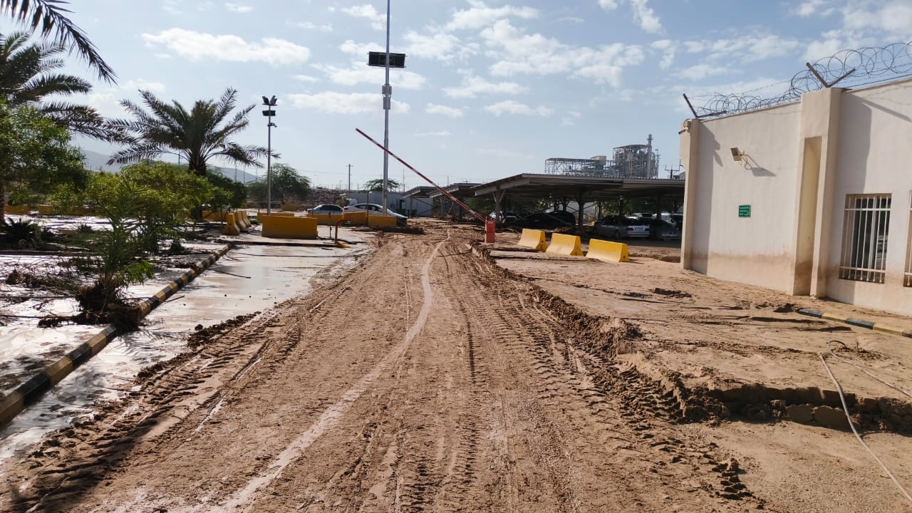 وزير البيئة يزور شركة برومين الأردن لتقييم أضرار الأمطار