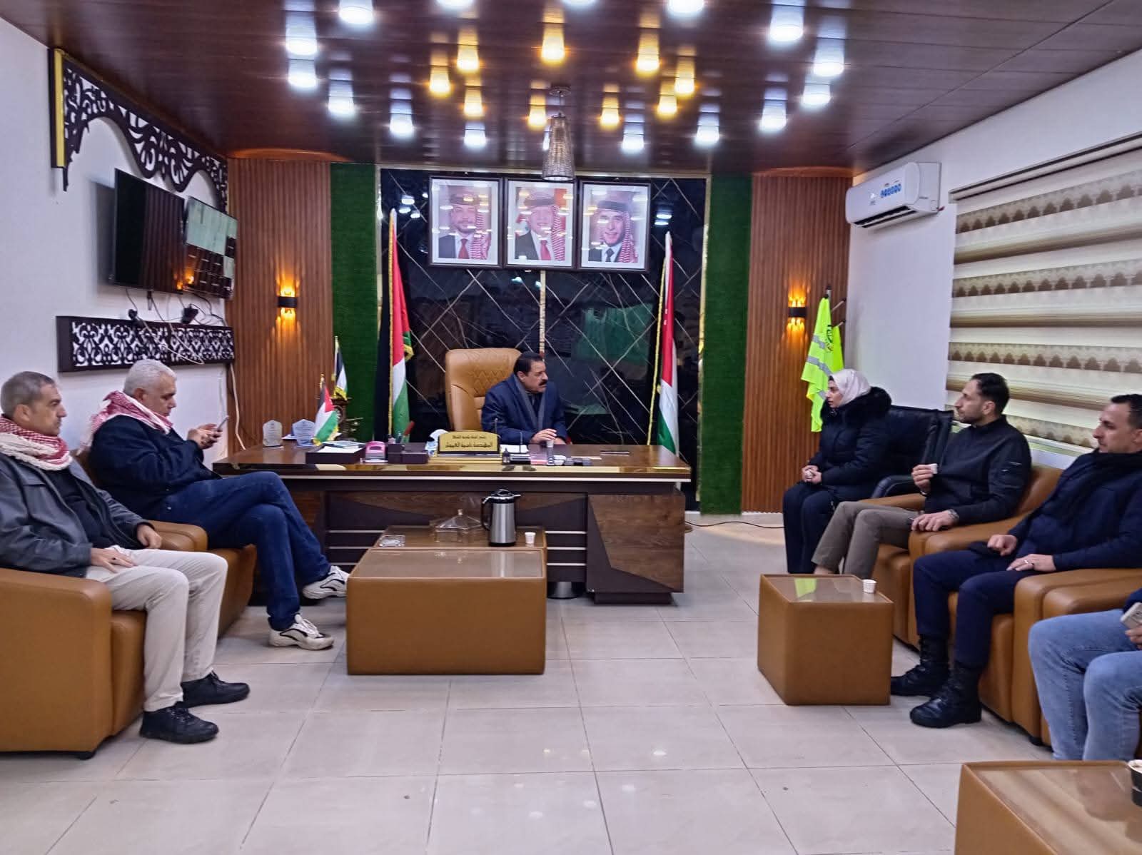 محافظ عجلون يتفقد جاهزية بلدية الشفا للتعامل مع الظروف الجوية