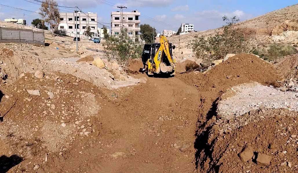 بلدية الهاشمية تستمر في جهودها للتعامل مع آثار الأمطار والسيول