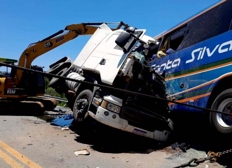 البرازيل: مصرع 11 سائحا وإصابة 11 آخرين بحادث سير